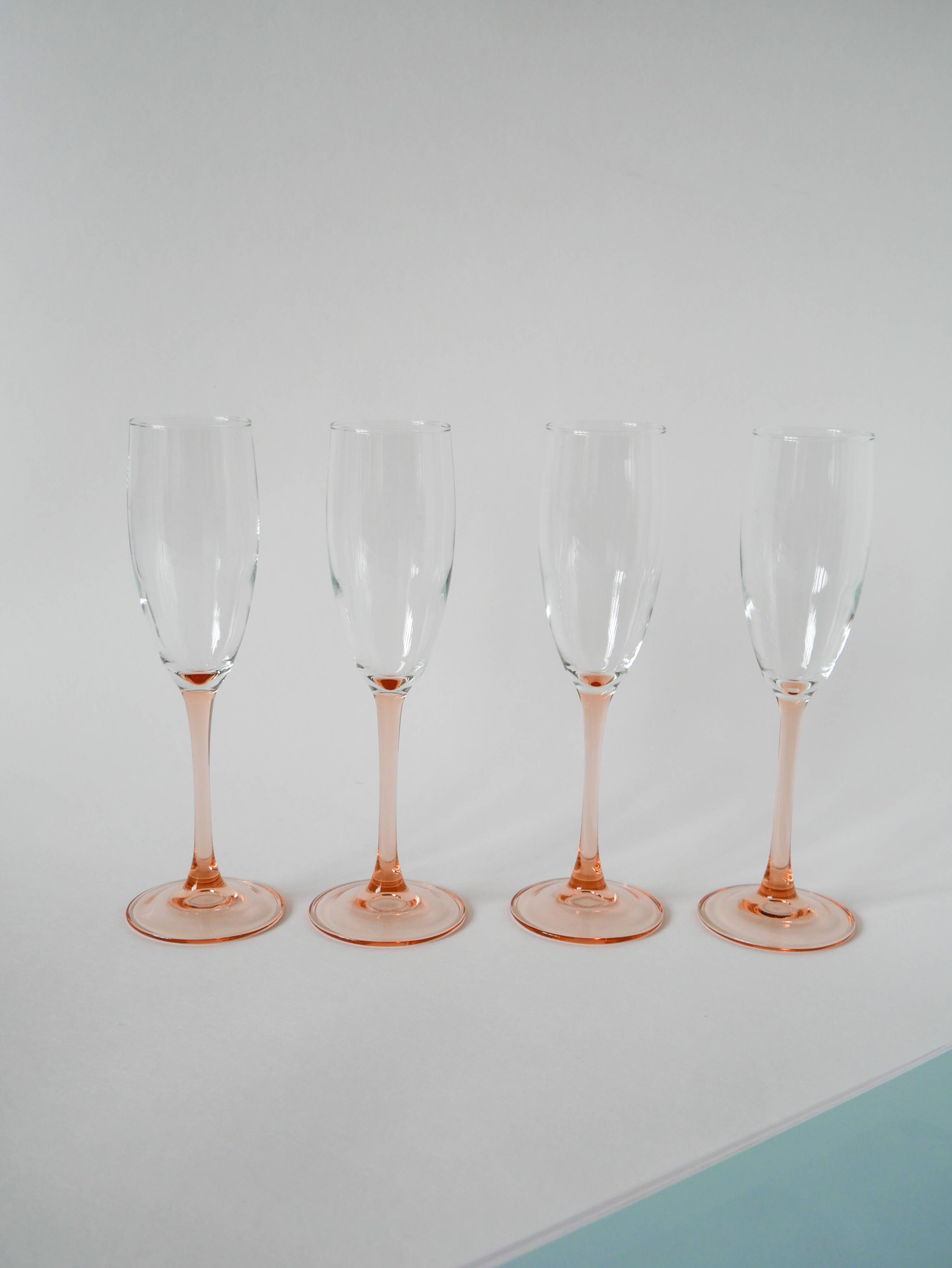 Set of 4 champagne flutes with pink feet, 1970
