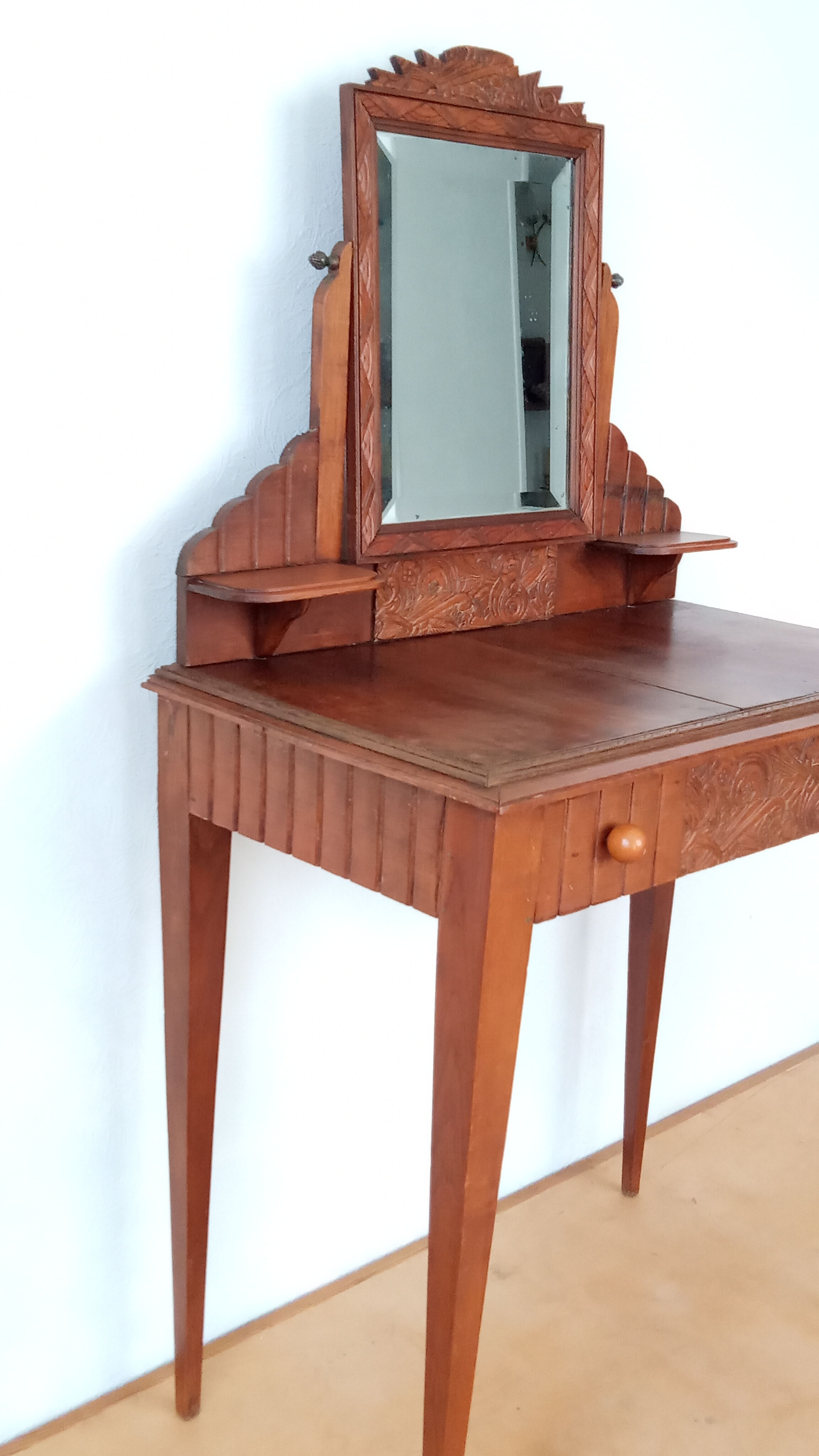 Art-deco hairdresser