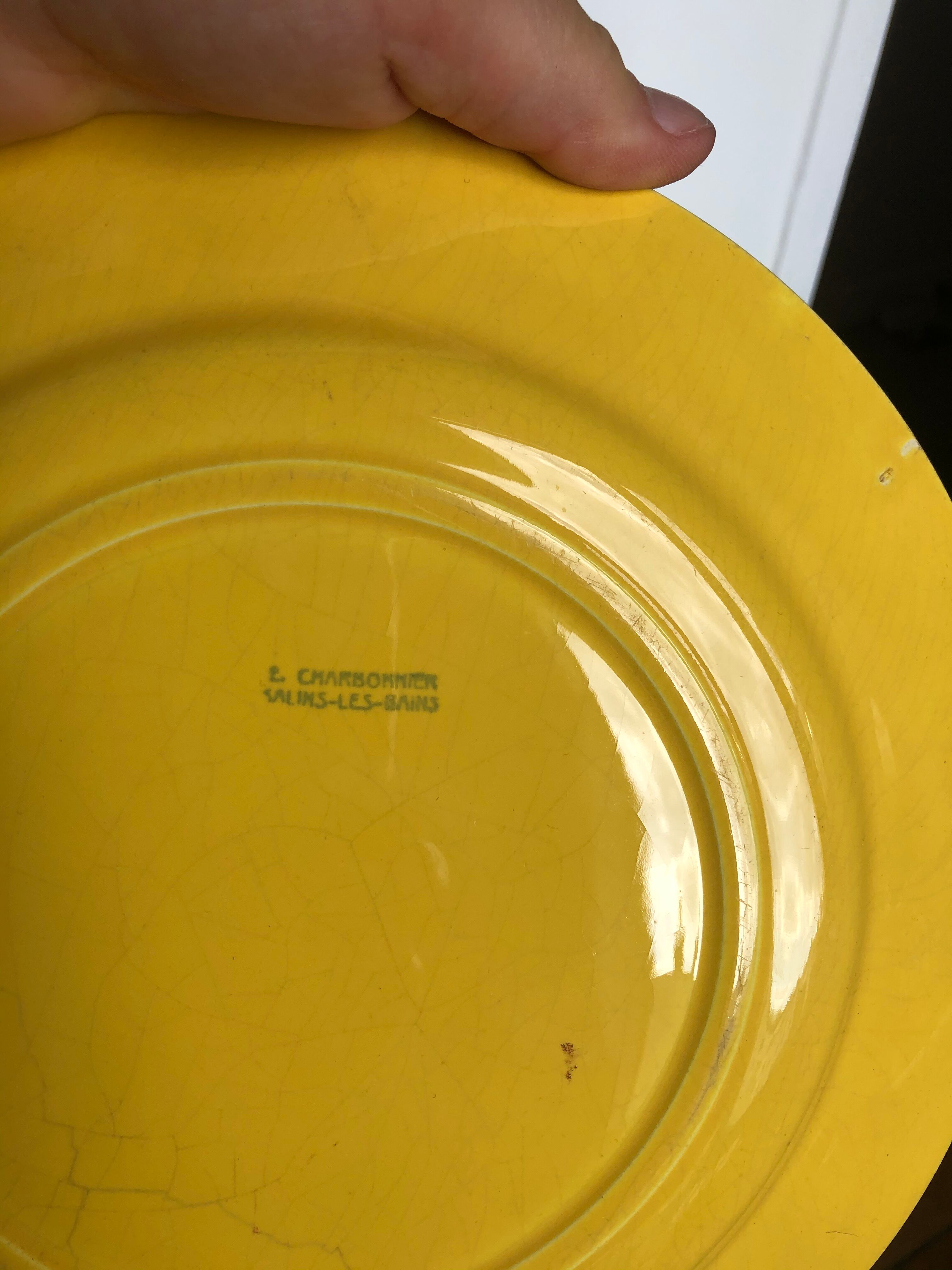Set of yellow plates Charbonnier Salin-les-Bains