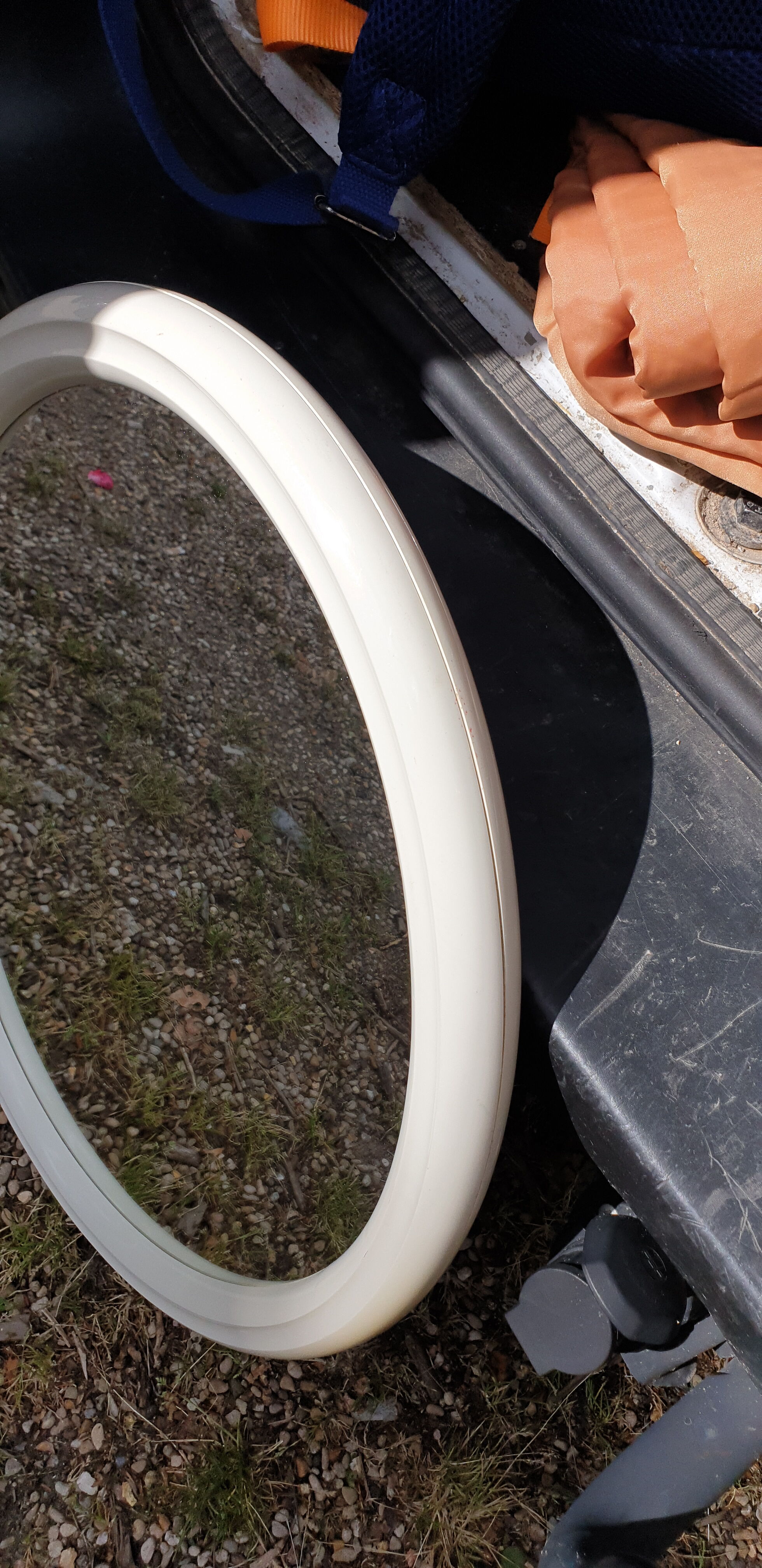 Seventies oval frame