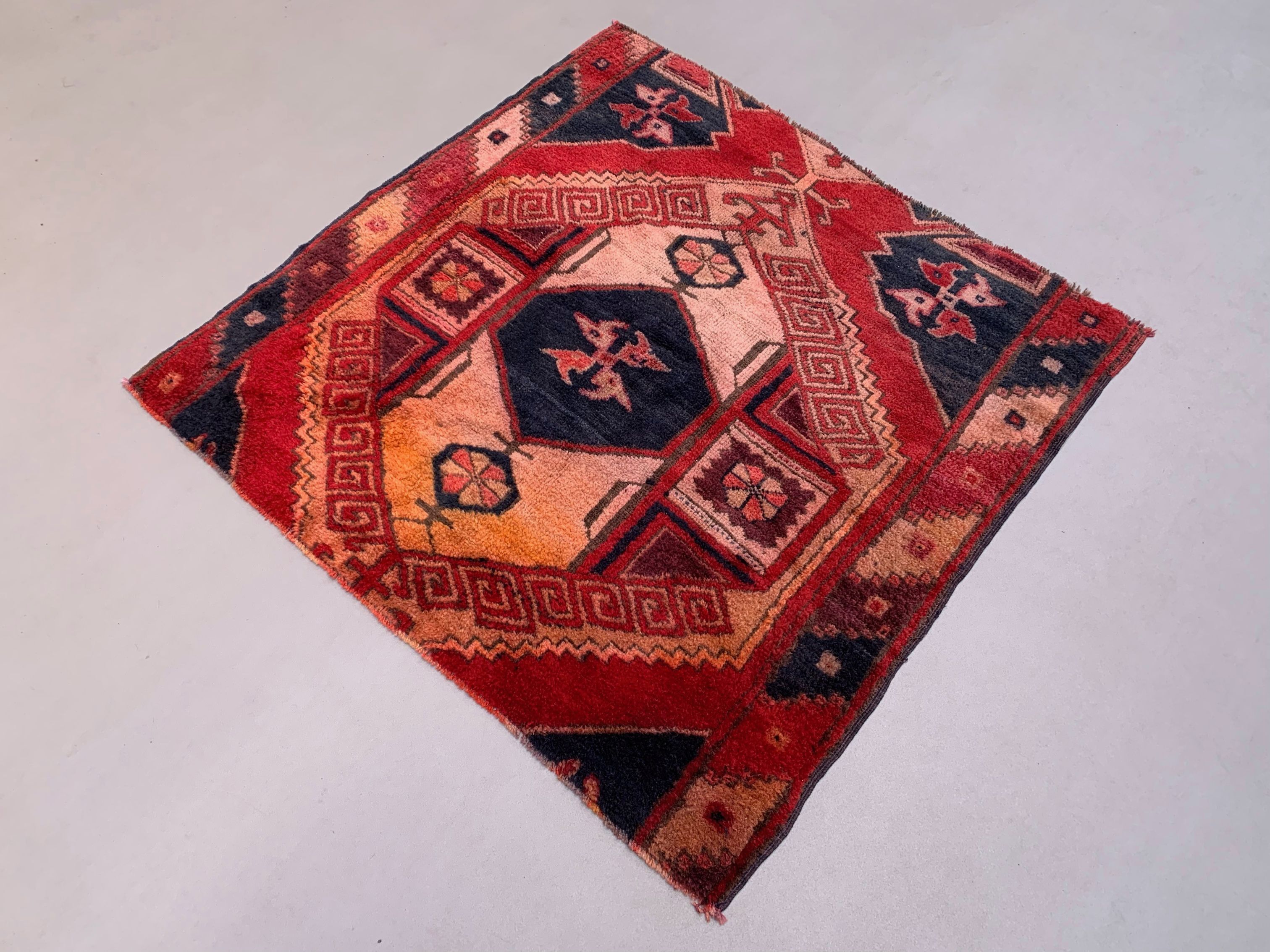 Western turkish rug 124x123cm