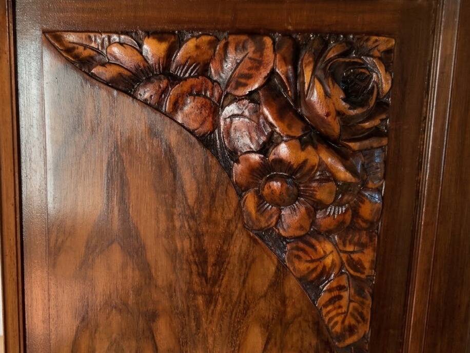 Art Deco 3-door wardrobe in carved wood with mirror