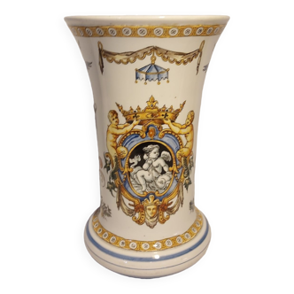 Vase ancien en Gien motif Renaissance