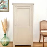 Small Parisian Wardrobe