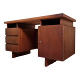 beautiful Scandinavian center desk in teak with a beautiful original patina circa 1960