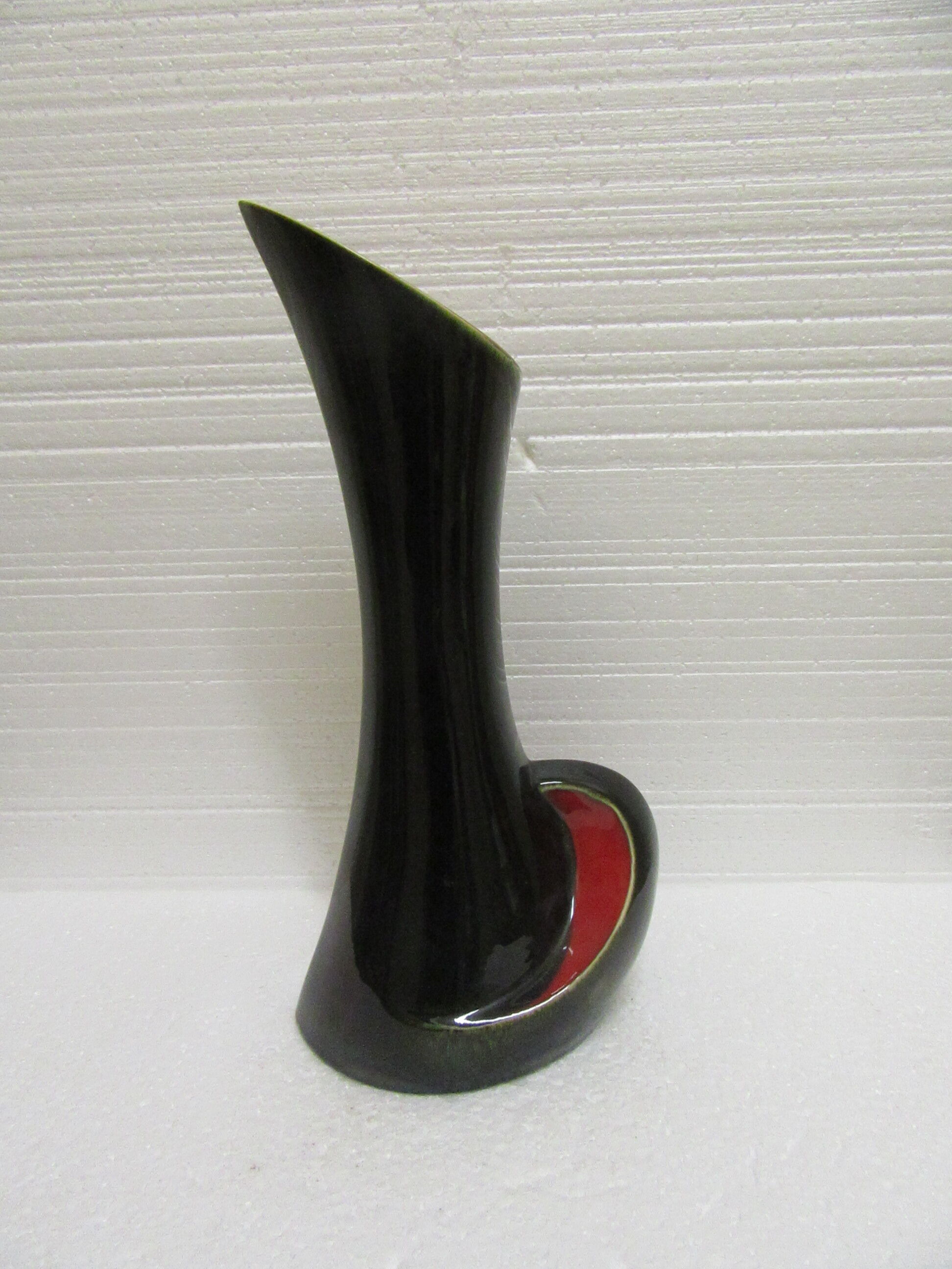 Large vase red and black vintage