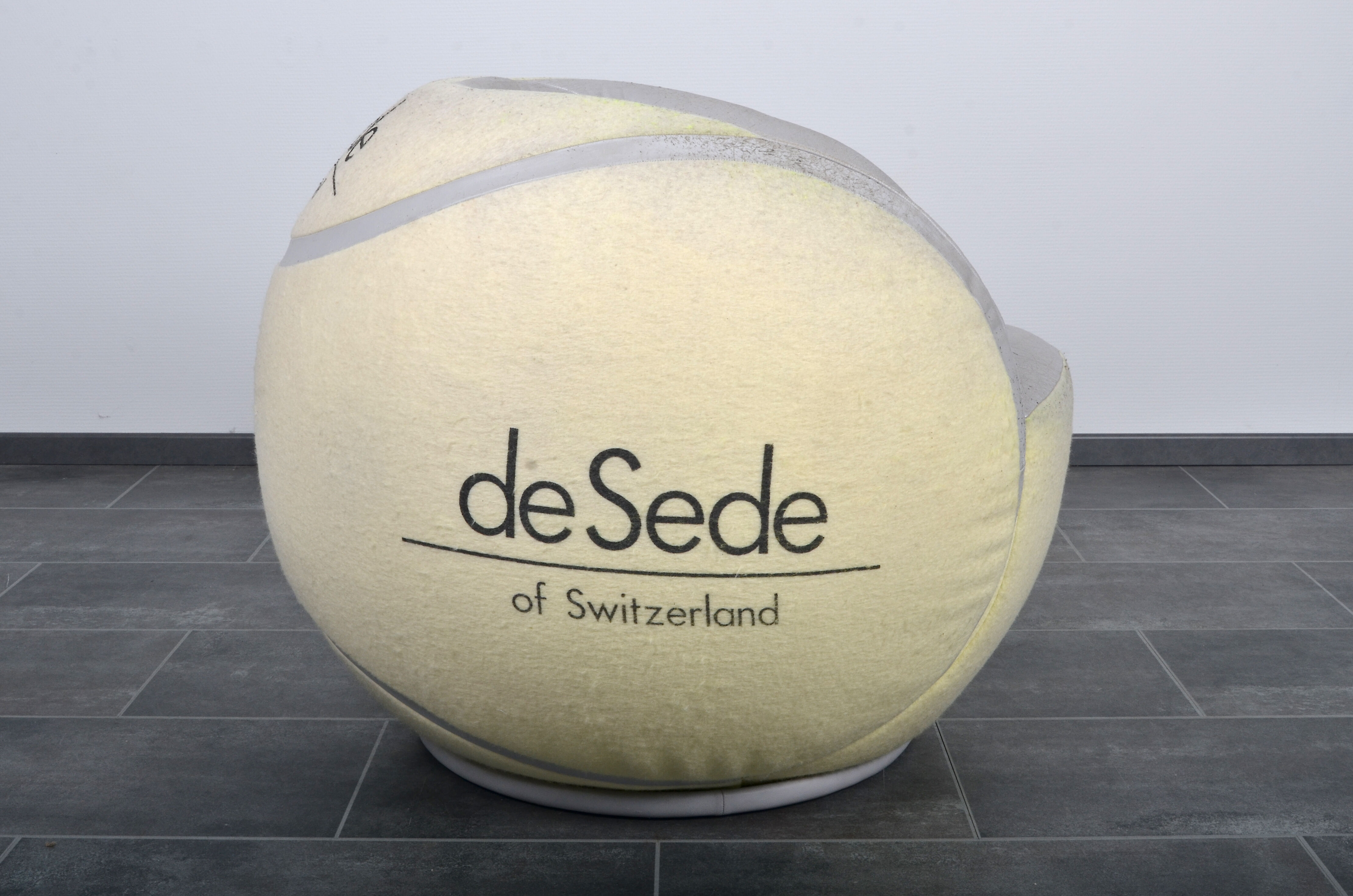 De Sede DS9100 tennis ball chair with chaor