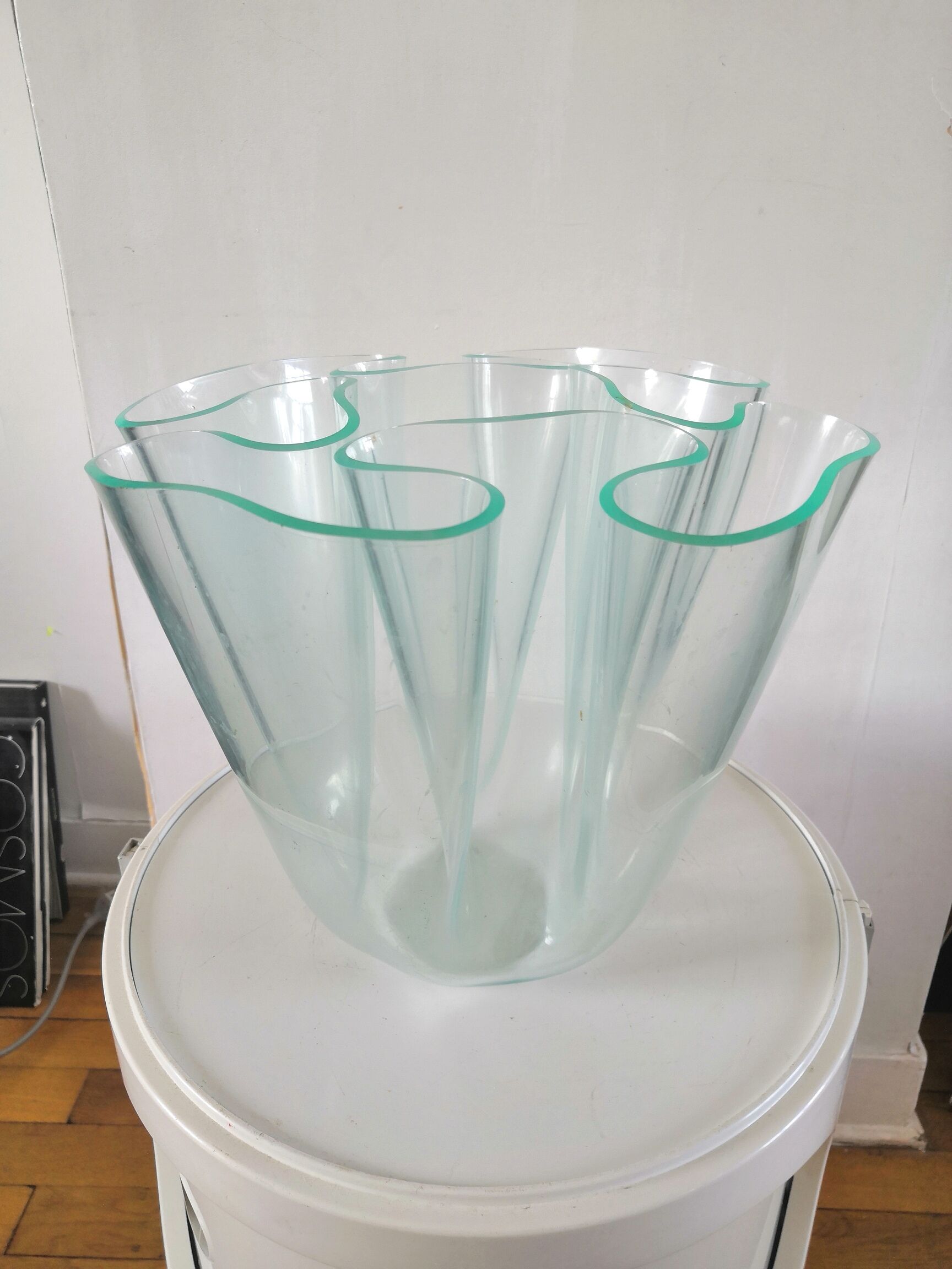 Plexiglas handkerchief vase design 70s