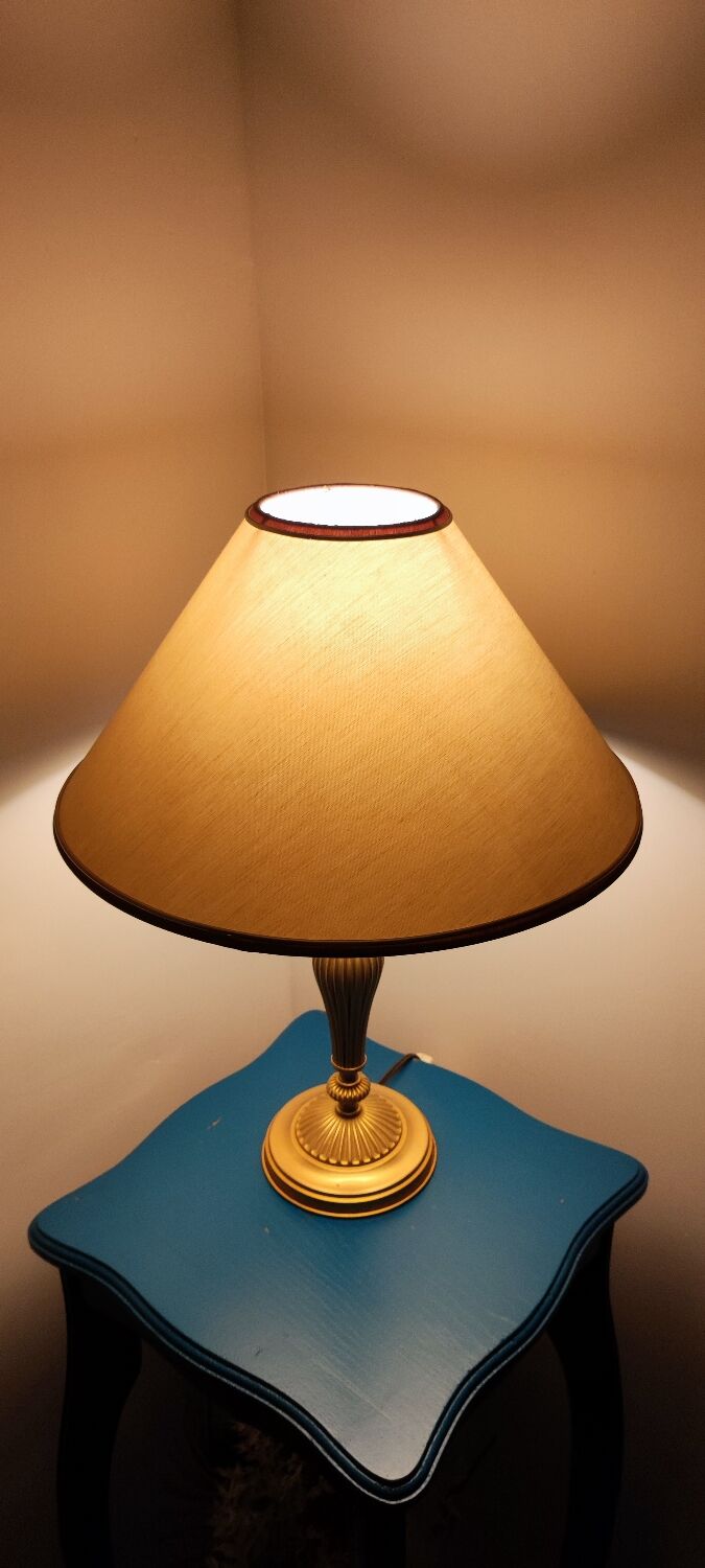 Table lamp