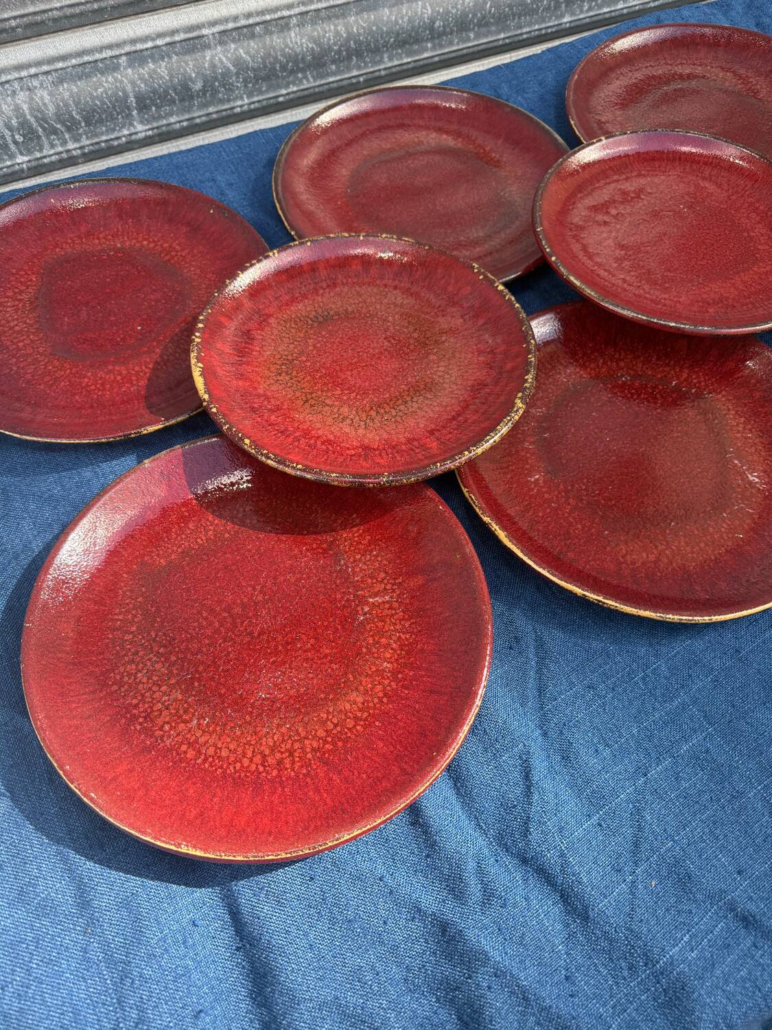 12 Assiettes en céramique sang de bœuf Chinoise des années 1950