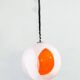 Suspension "Eclisse" en verre de Murano blanc et orange du milieu du siècle, par Carlo Nason pour Mazzega, Ita