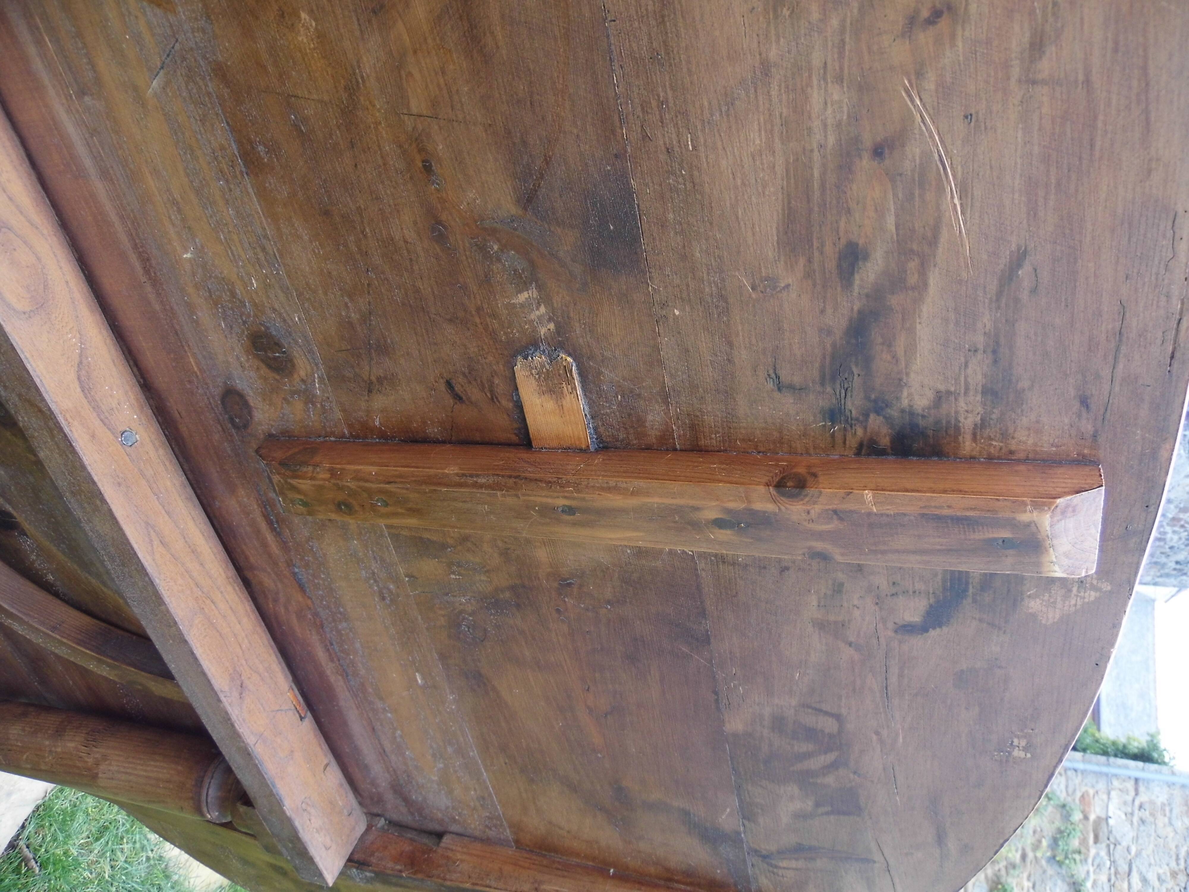 Vigneron table oval table swivel tray