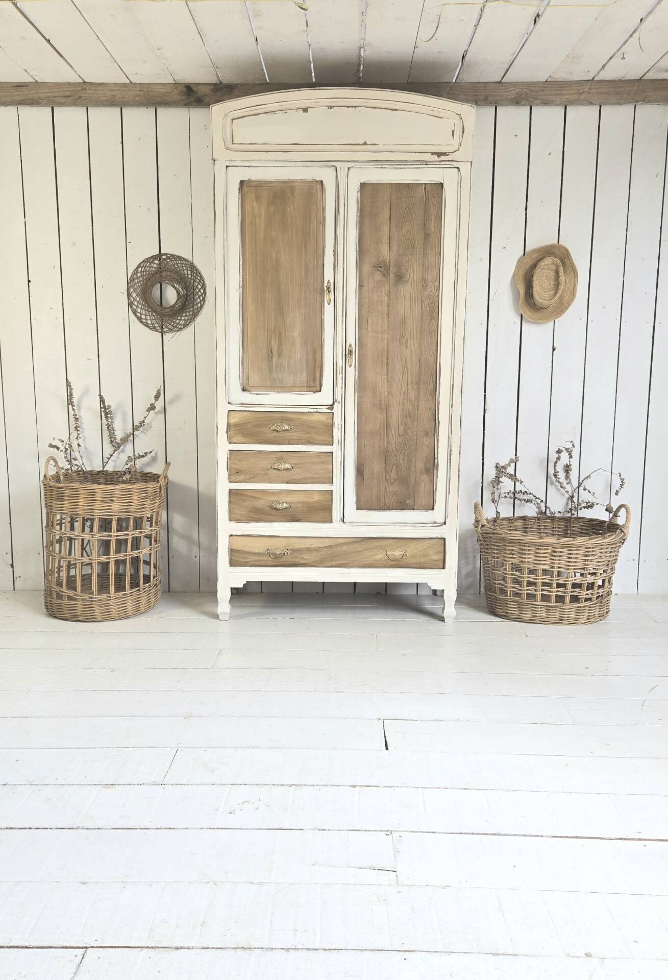 Armoire parisienne 