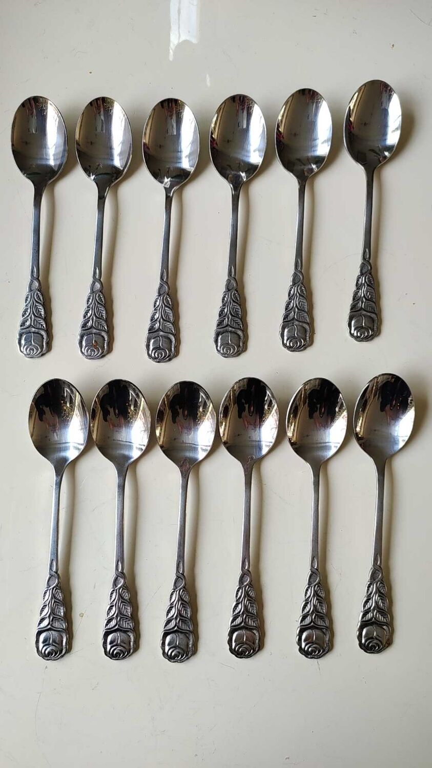 Stainless steel dessert/coffee service with 18 pieces. Rostfrei. Pink shape