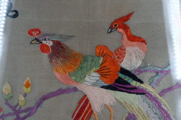 Broderie ancienne sous verre, Couple d'Oiseaux, Soie, Chine, Début XXe