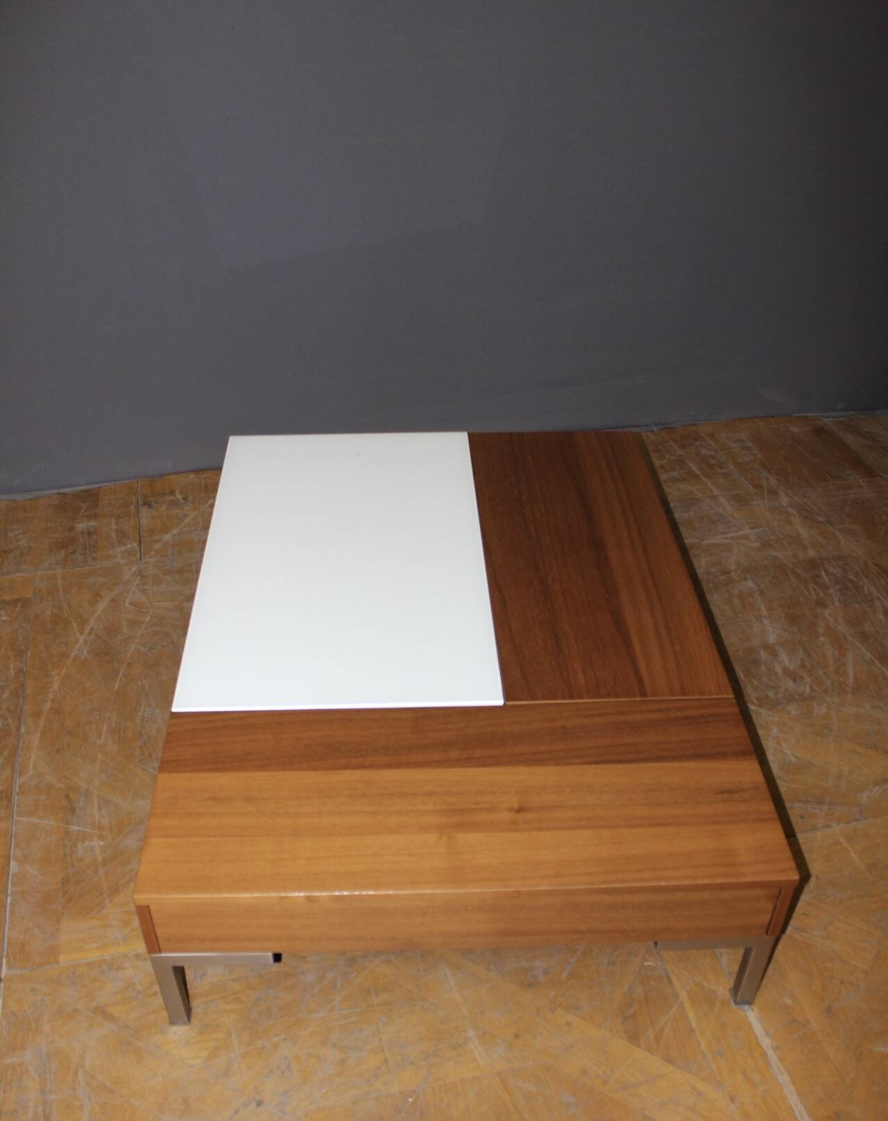 Coffee table model "Chiva" by Boconcept