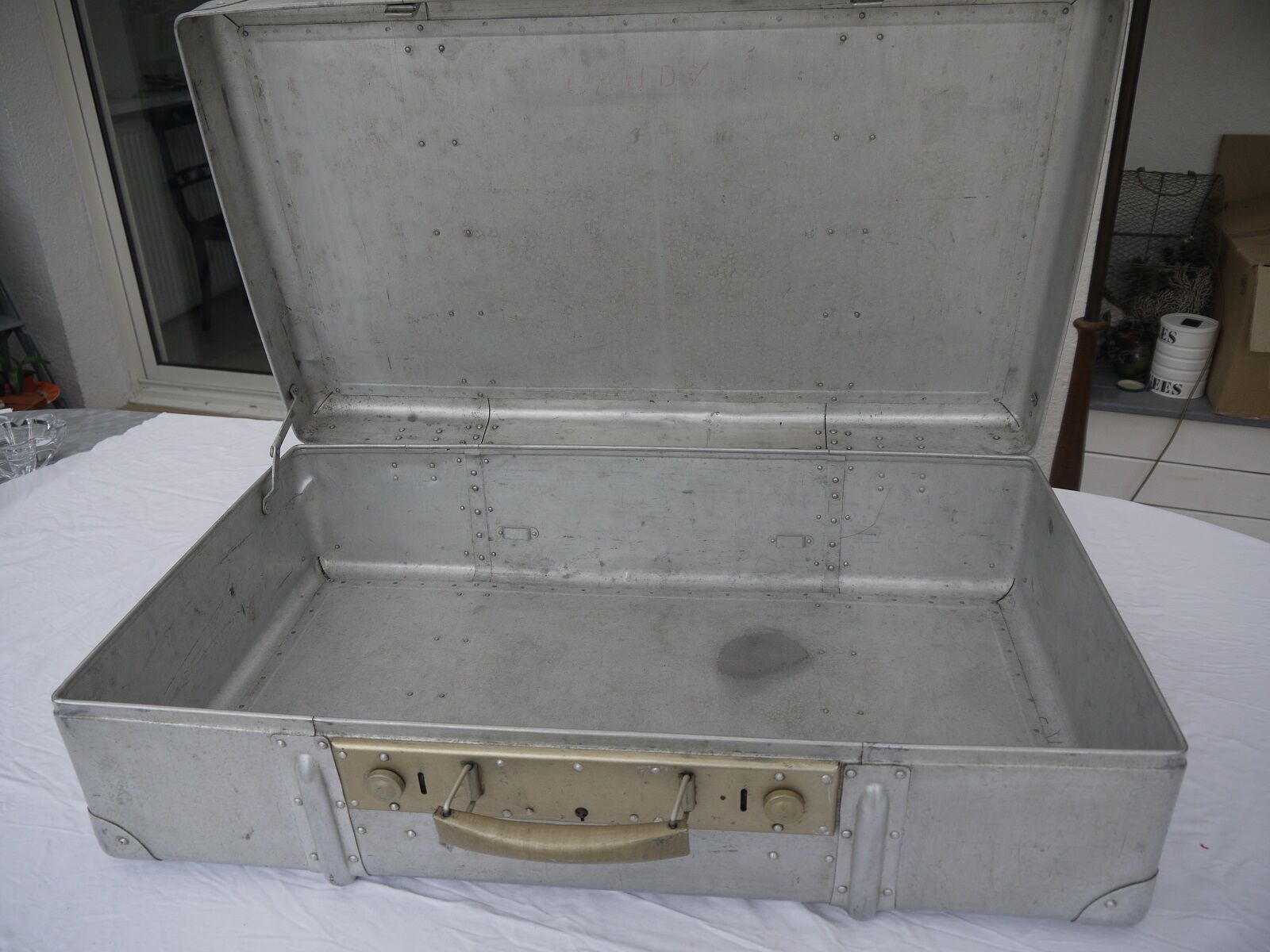 Beautiful fully metallic suitcase of the years 60