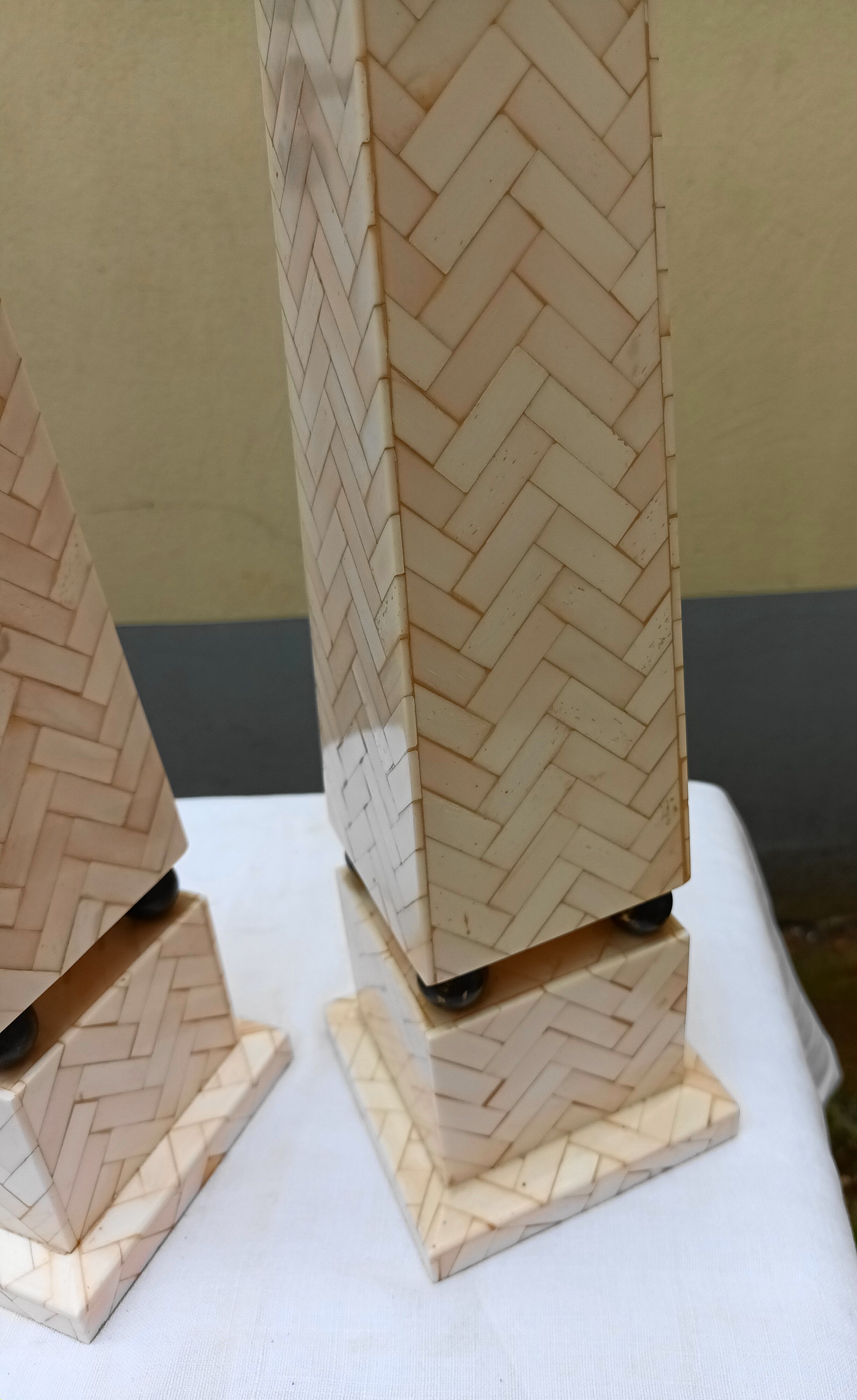 Pair of obelisk in bone marquetry, 70s