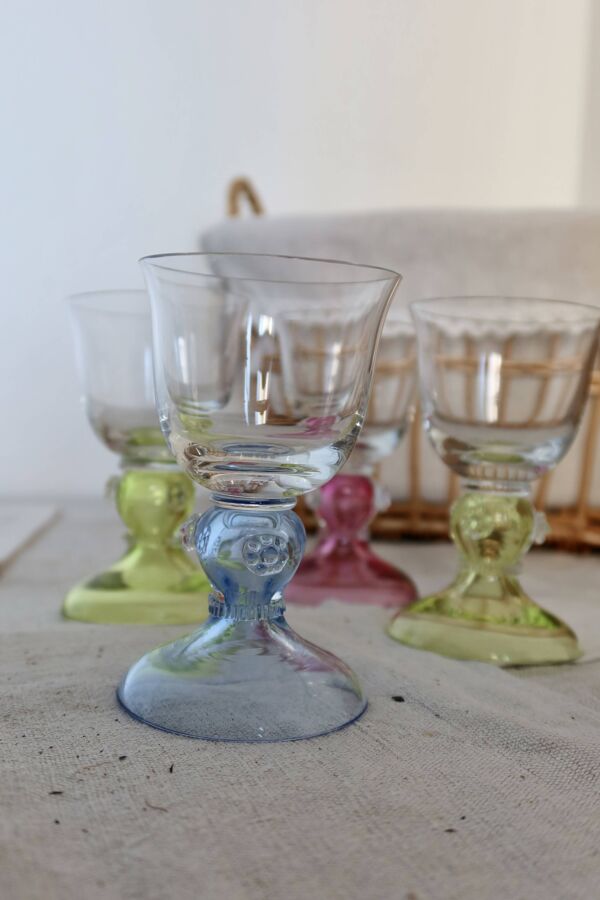 4 verres anciens en cristal – Style Römer