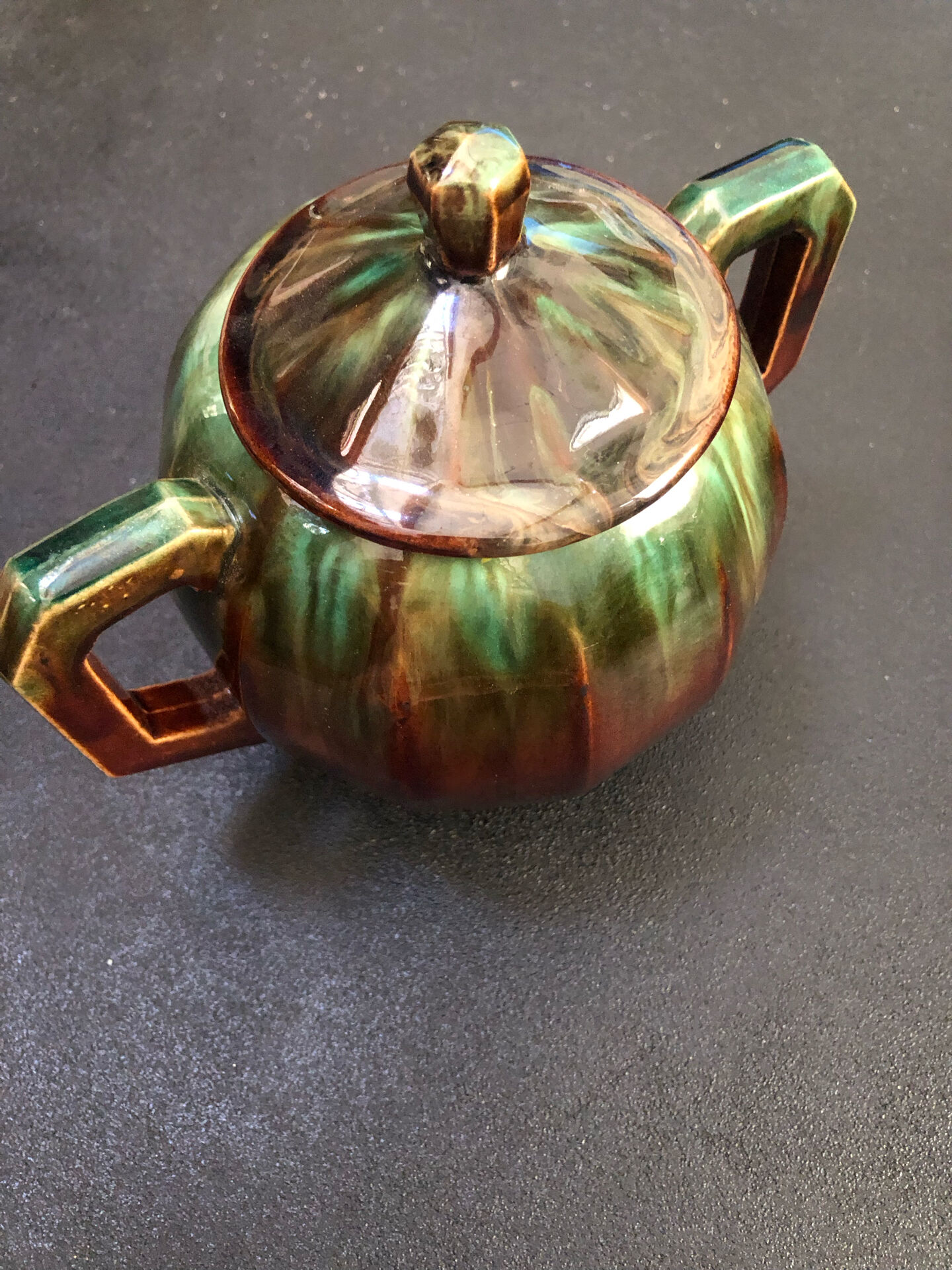 Large service in green and brown glazed stoneware with facets, signed Louis Cag.