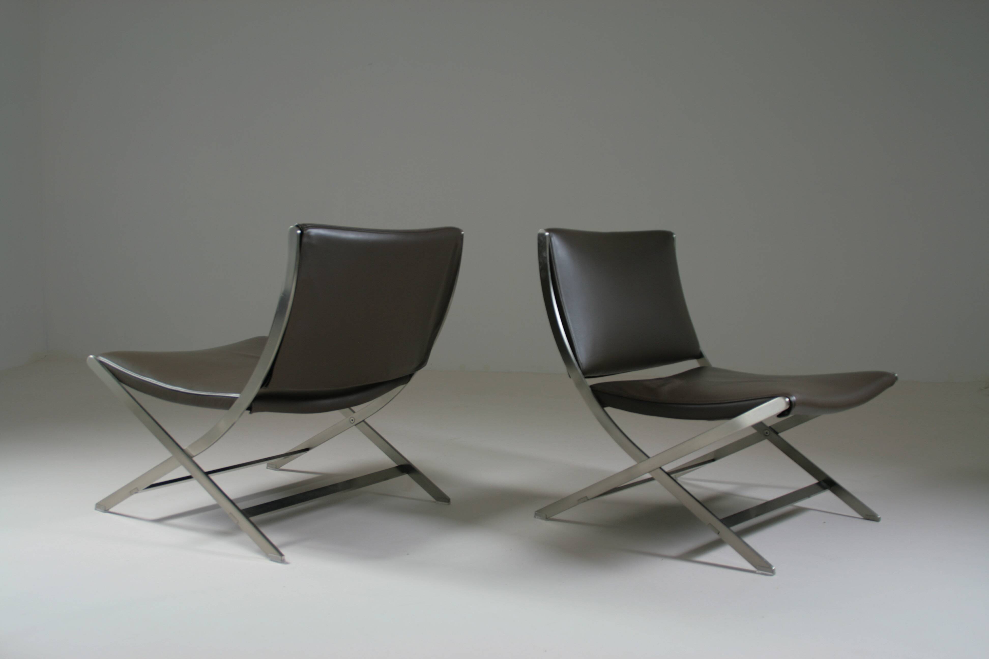Pair of Flexform leather low chairs, Peter model, by Antonio Citterio