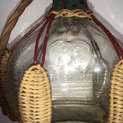 Carafe en verre Castagnon recouverte d'osier avec boite à musique