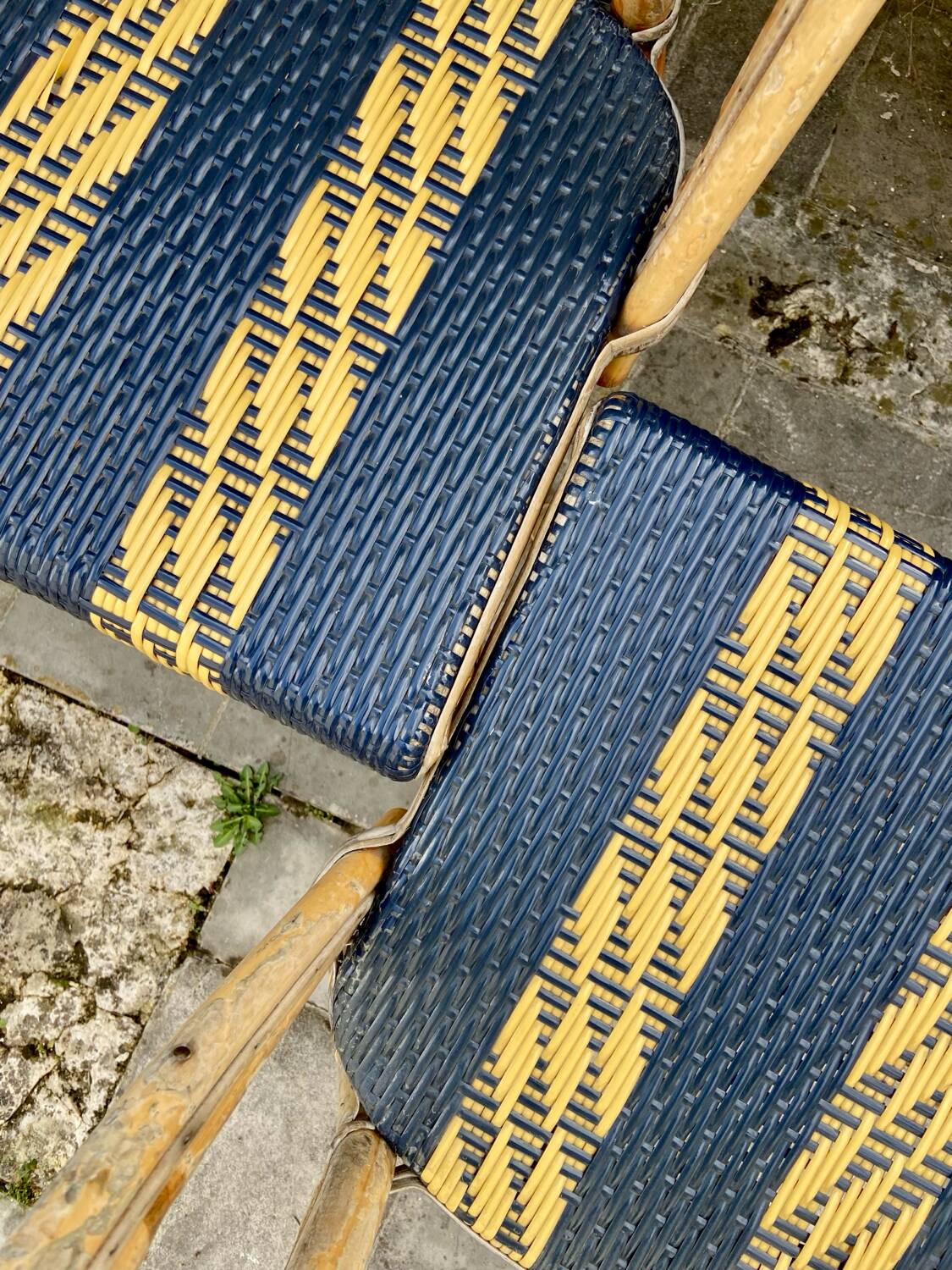 Six "Maison Drucker" chairs in rattan and satin fibers.