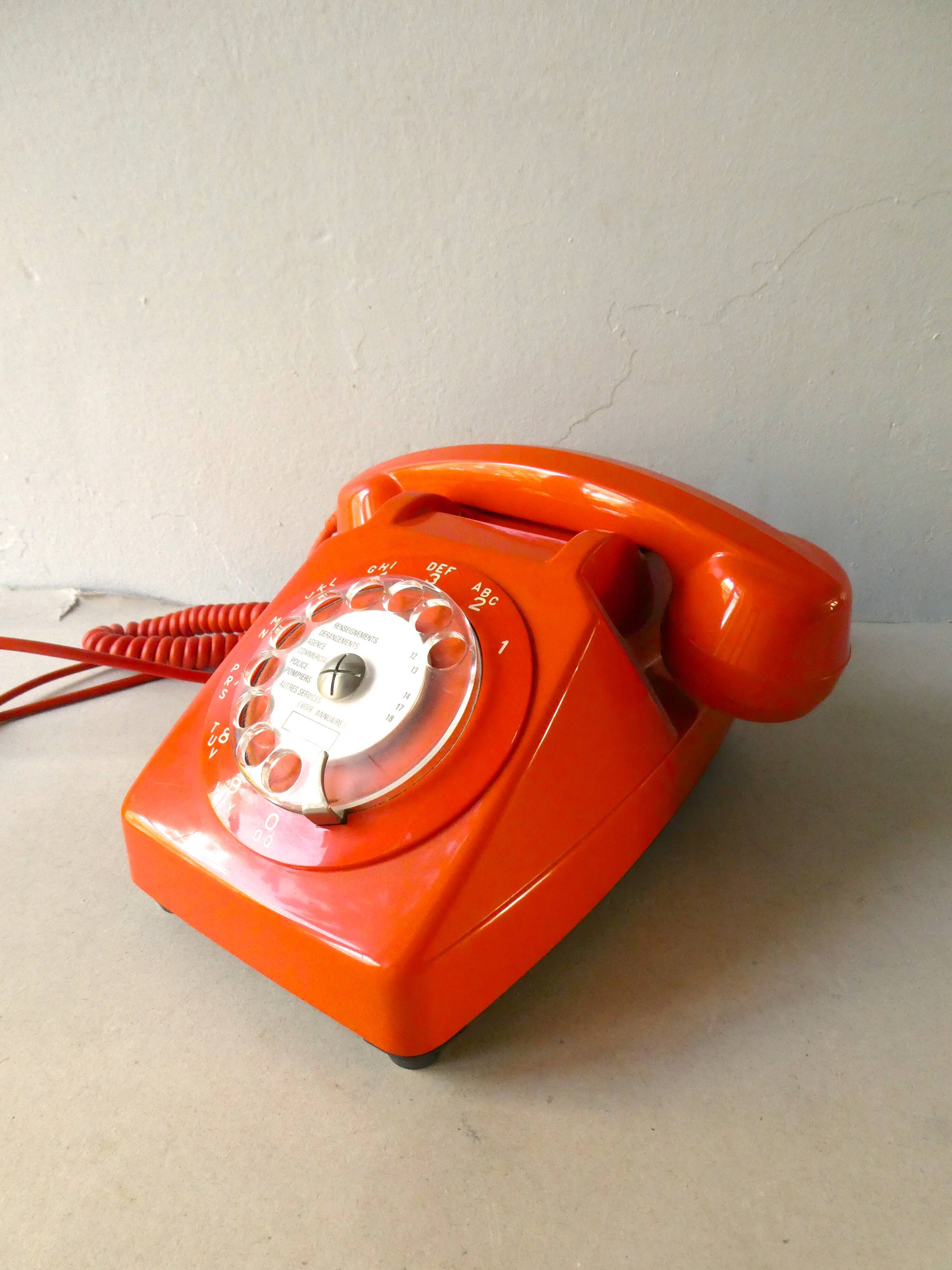 Orange phone to dial socotel s63 of the 1980s