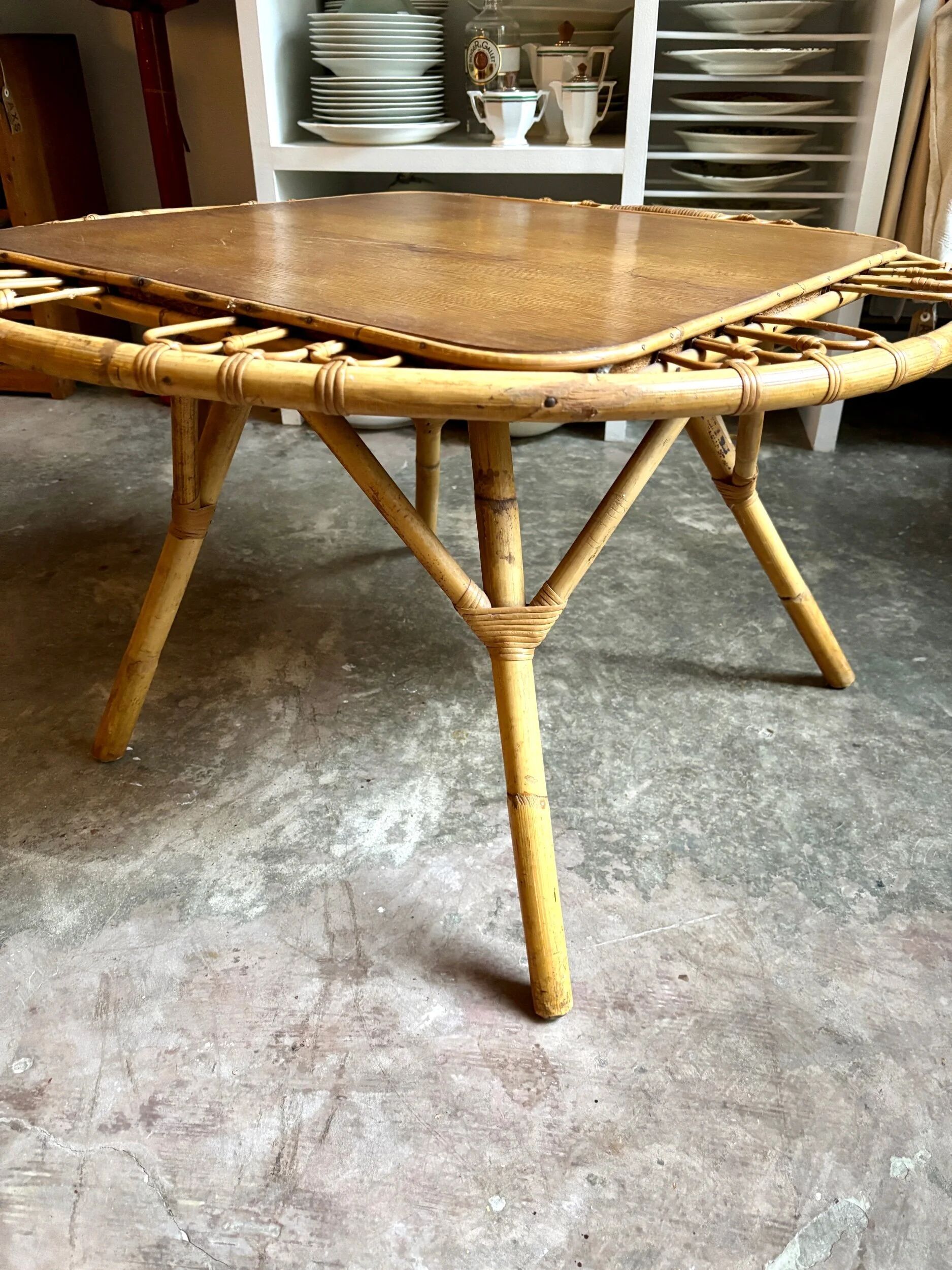 Wood and rattan coffee table, 1960s ⌀ 85 cm