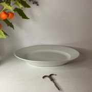 Plat blanc en porcelaine