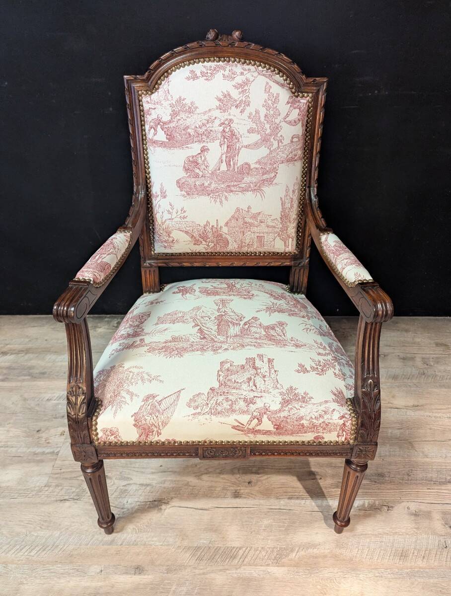 Paire de fauteuils Louis XVI en noyer, tissu toile de Jouy