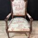 Paire de fauteuils Louis XVI en noyer, tissu toile de Jouy