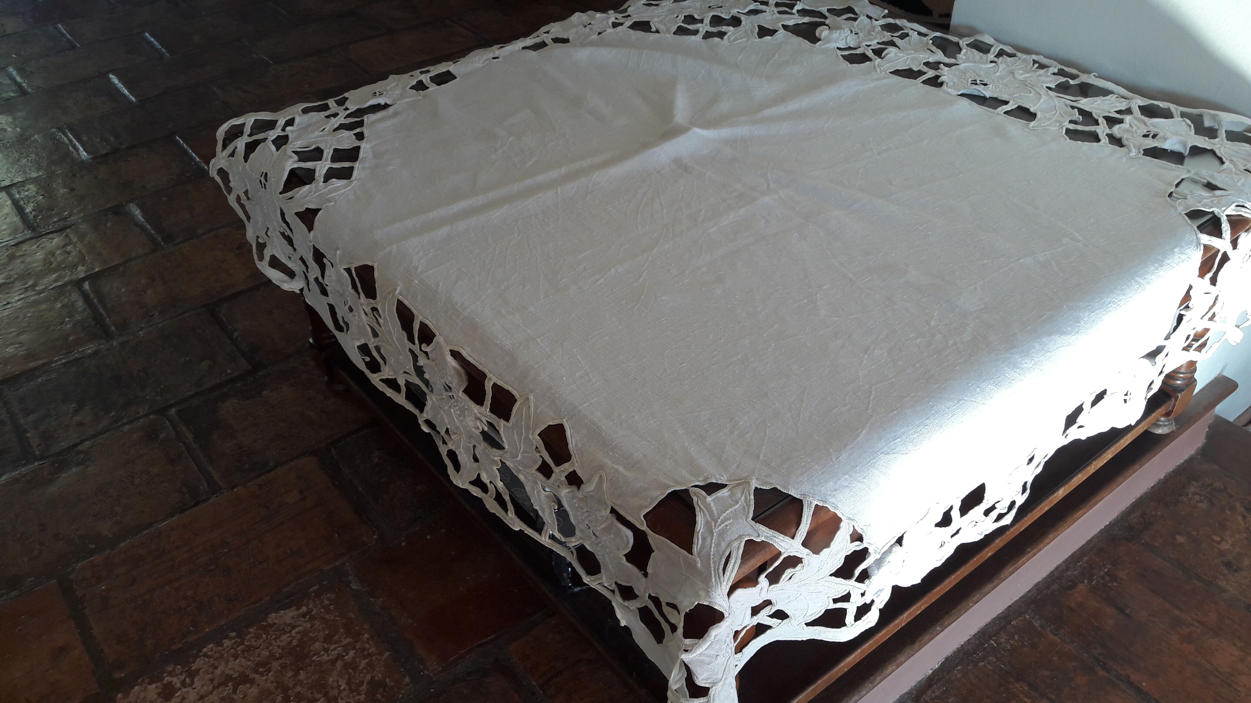 Old lace white Richelieu linen