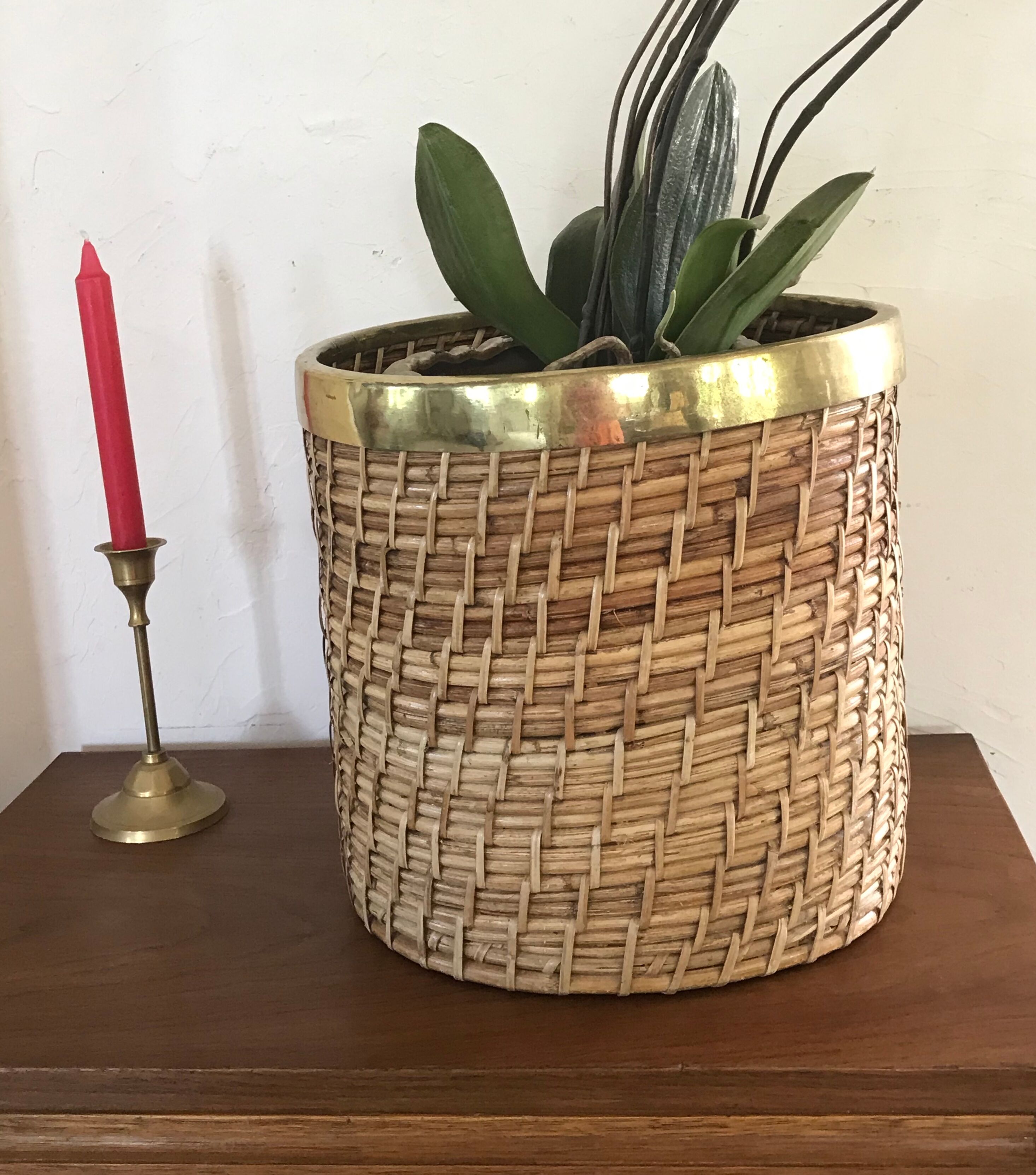 Roasted pot rattan and vintage brass