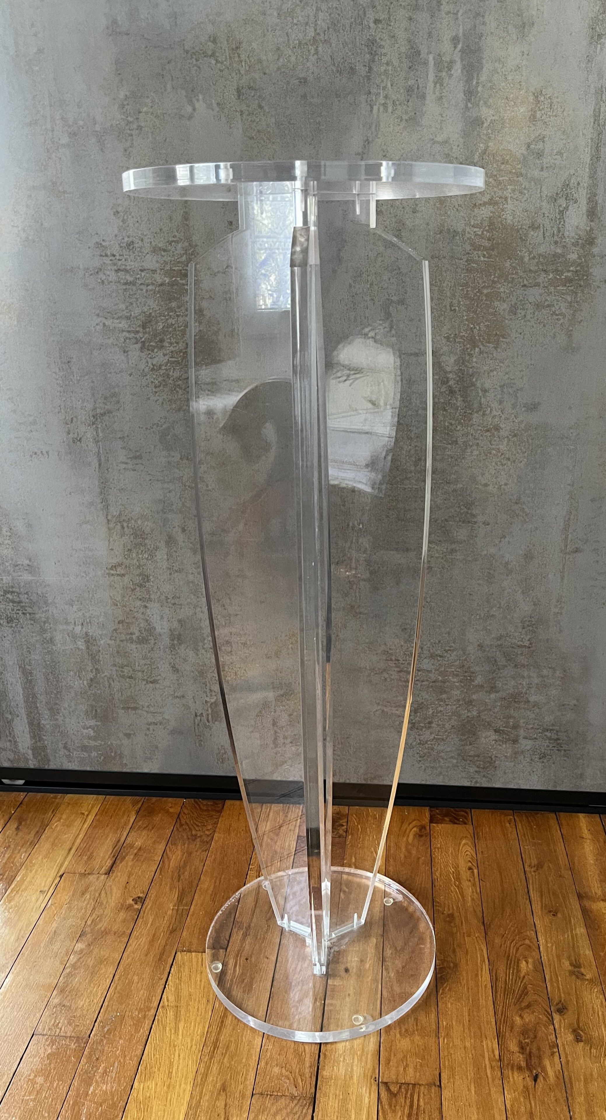 Sellette - Guéridon en plexiglas