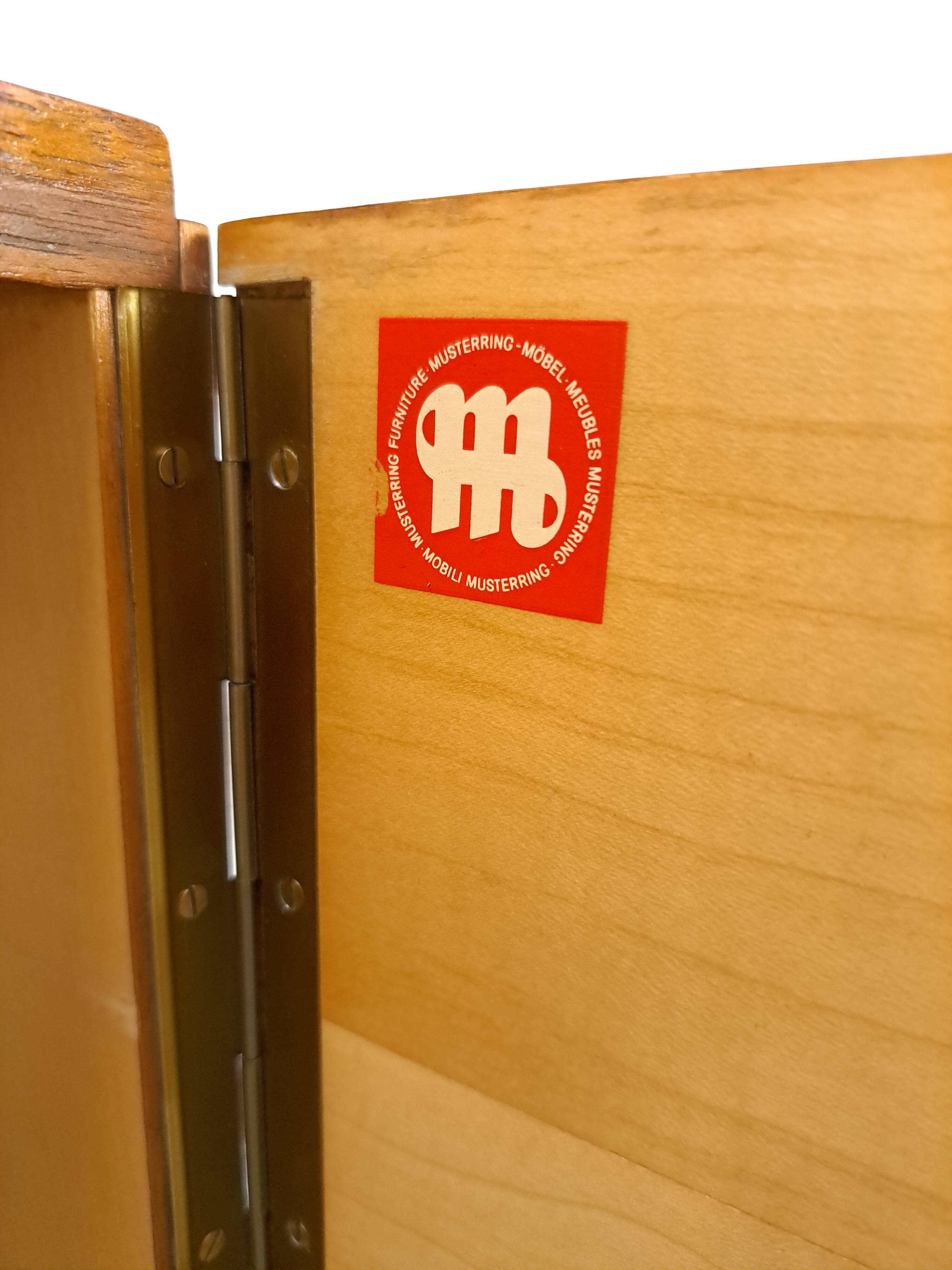 Design dressoir Musterring met zwarte stalen poten, sideboard