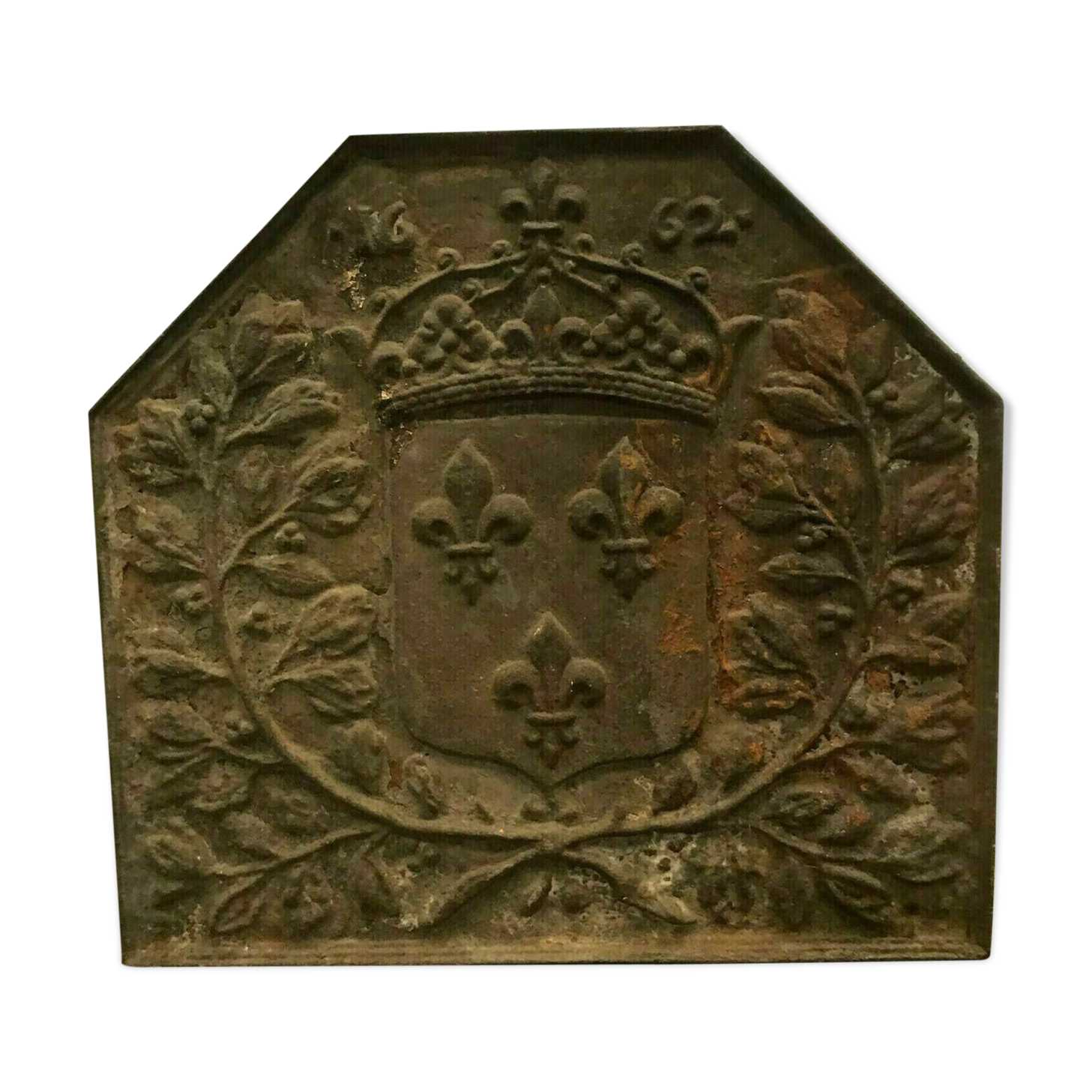 19th century crowned iron cast iron chimney plate