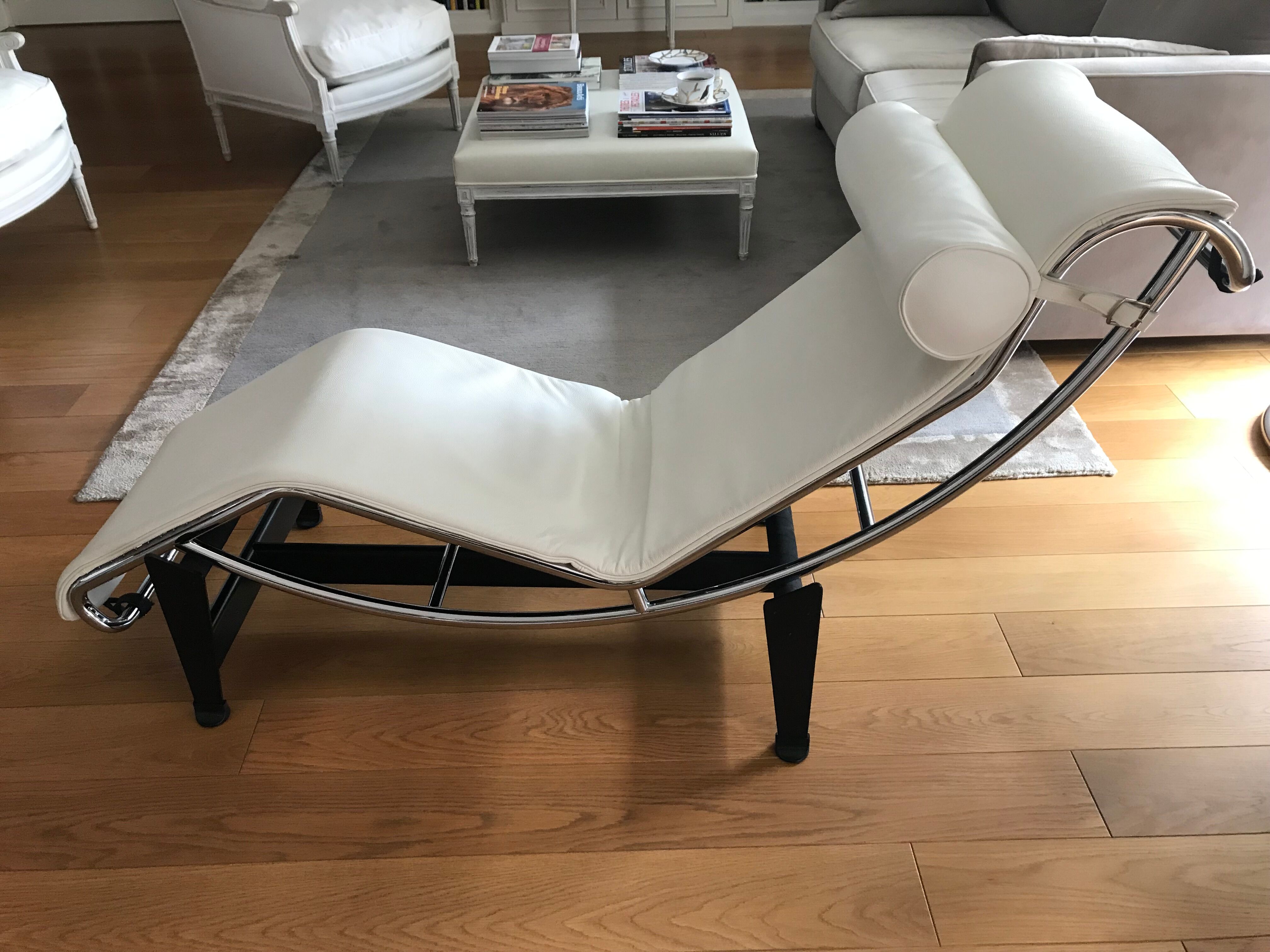 Chaise longue LC4