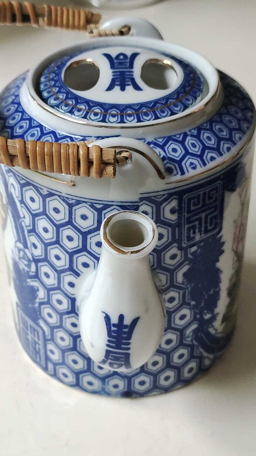 Japanese fine porcelain teapot, Geisha/cherry blossom patterns, Bamboo imitation handle