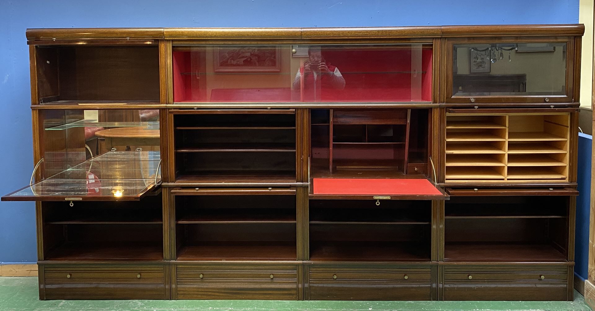 MD bookcase in mahogany 1970