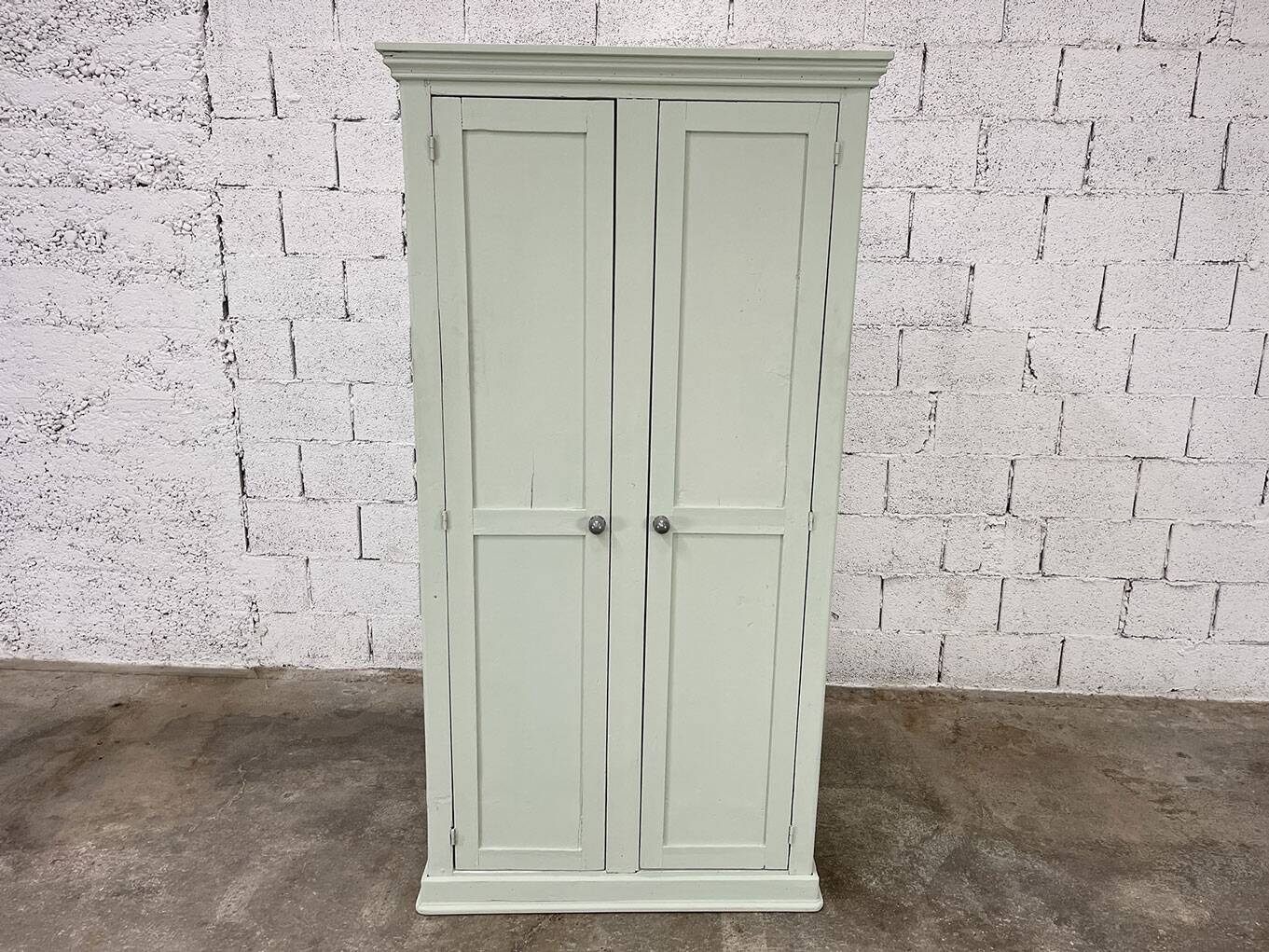 Armoire parisienne en pin années 1950