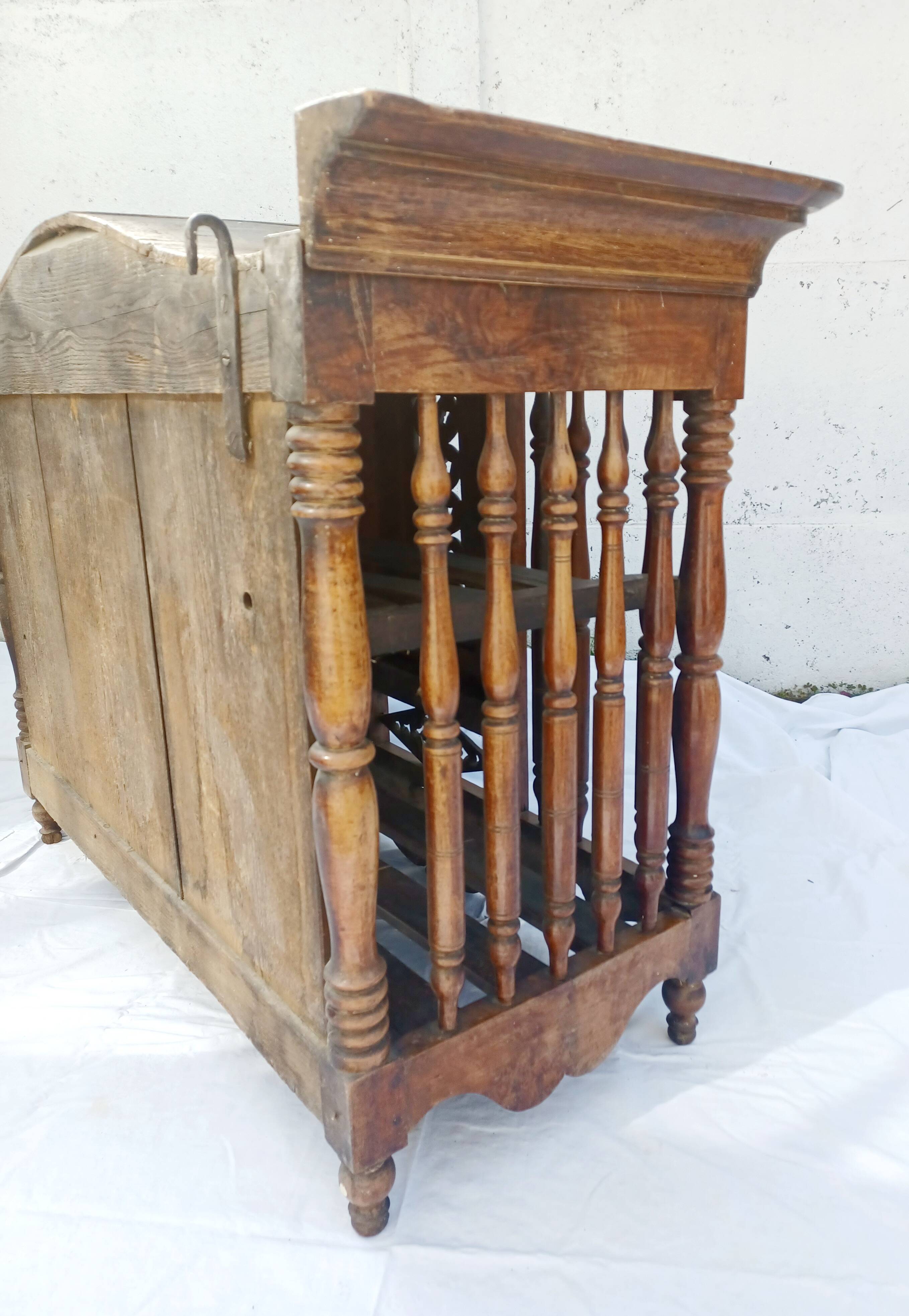 Provençal bread box