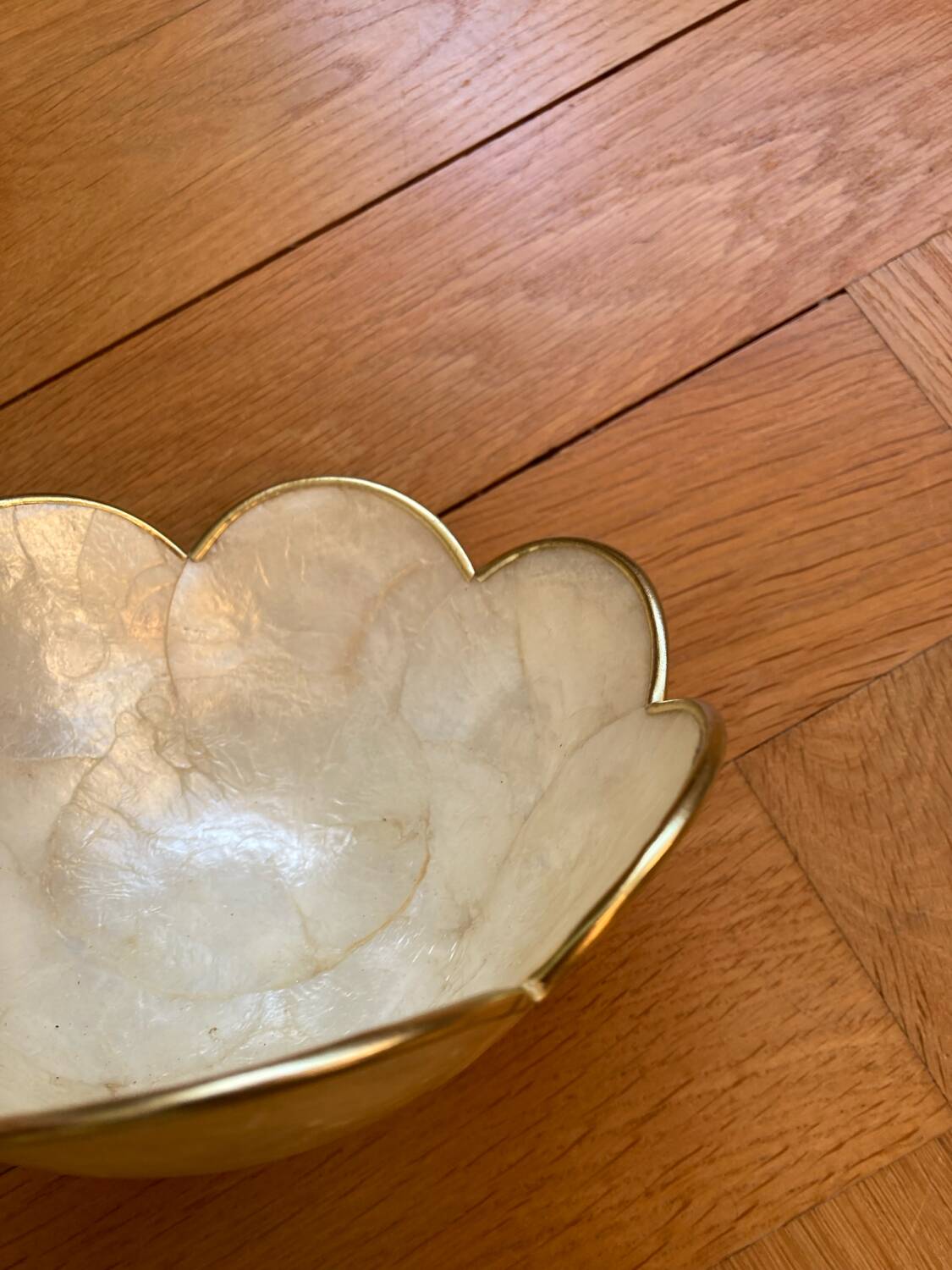 Mother-of-pearl cup
