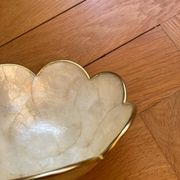 Mother-of-pearl cup