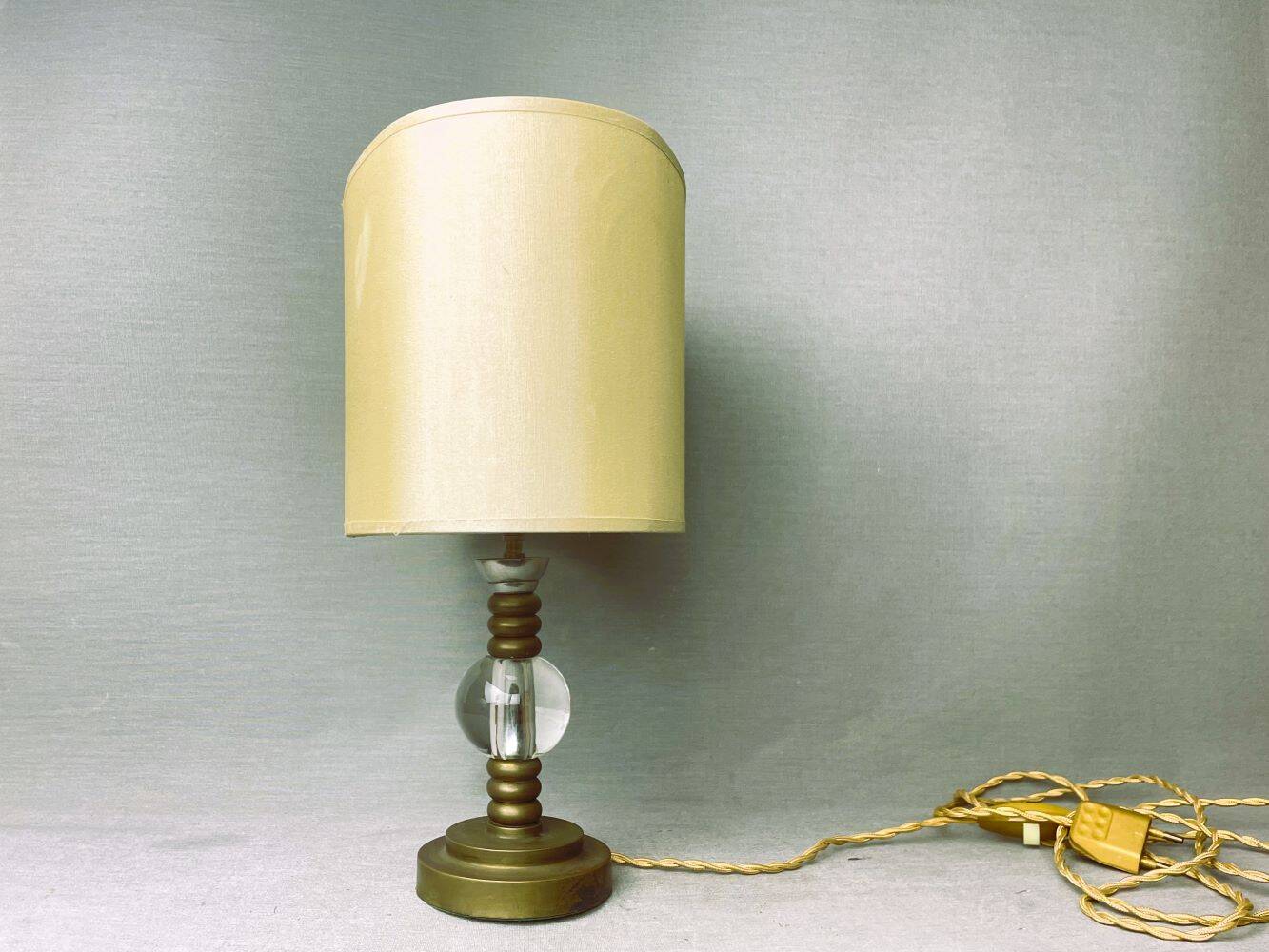 Lampe de table vintage en laiton avec abat-jour ovale crème en soie 1960