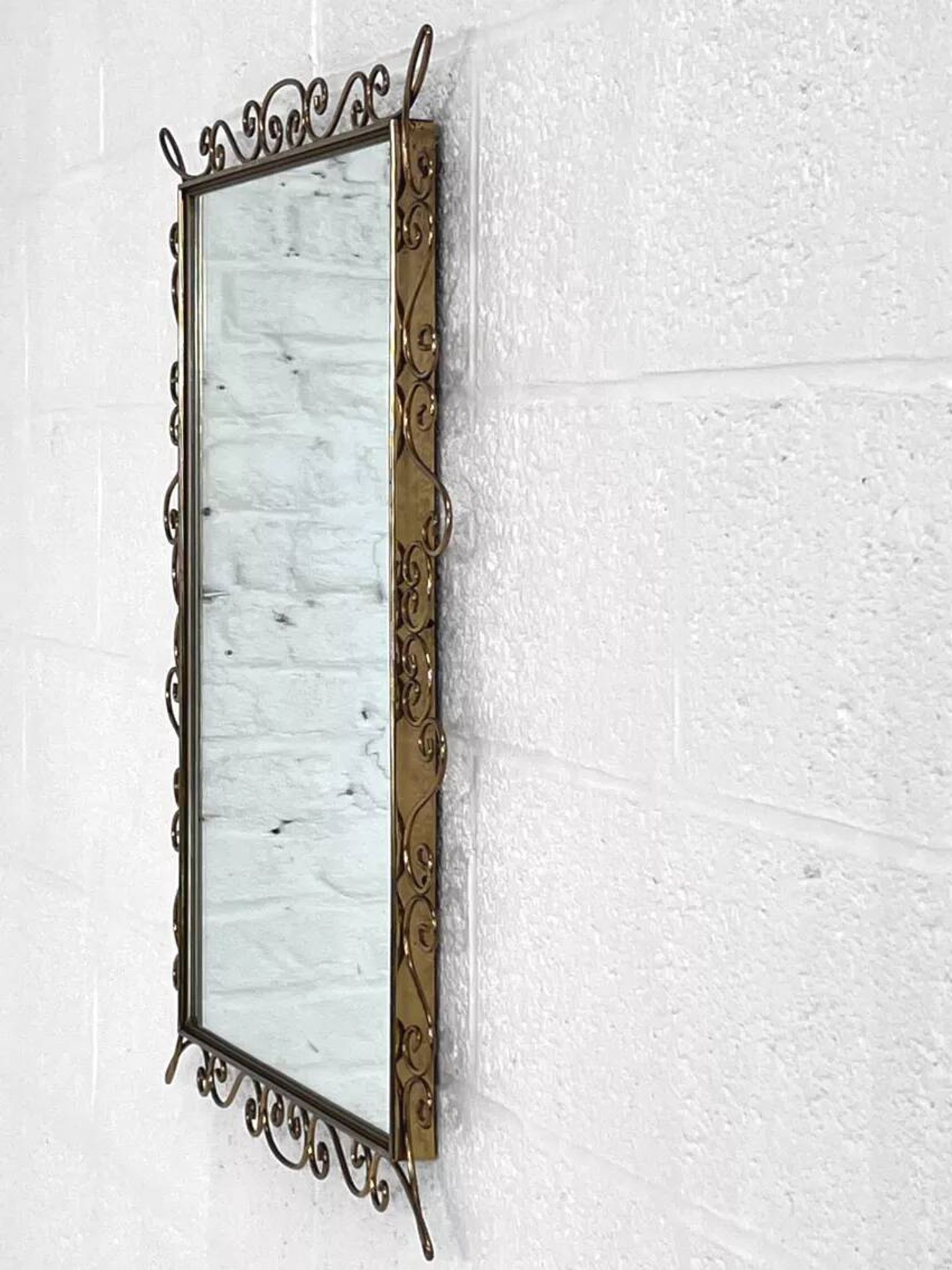 Miroir rectangulaire années 50 -60 sur cadre laiton
