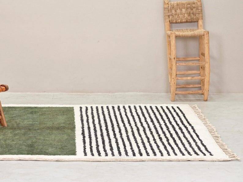 Handmade green and white Beni Ourain rug, size 1.4/2.6 m.