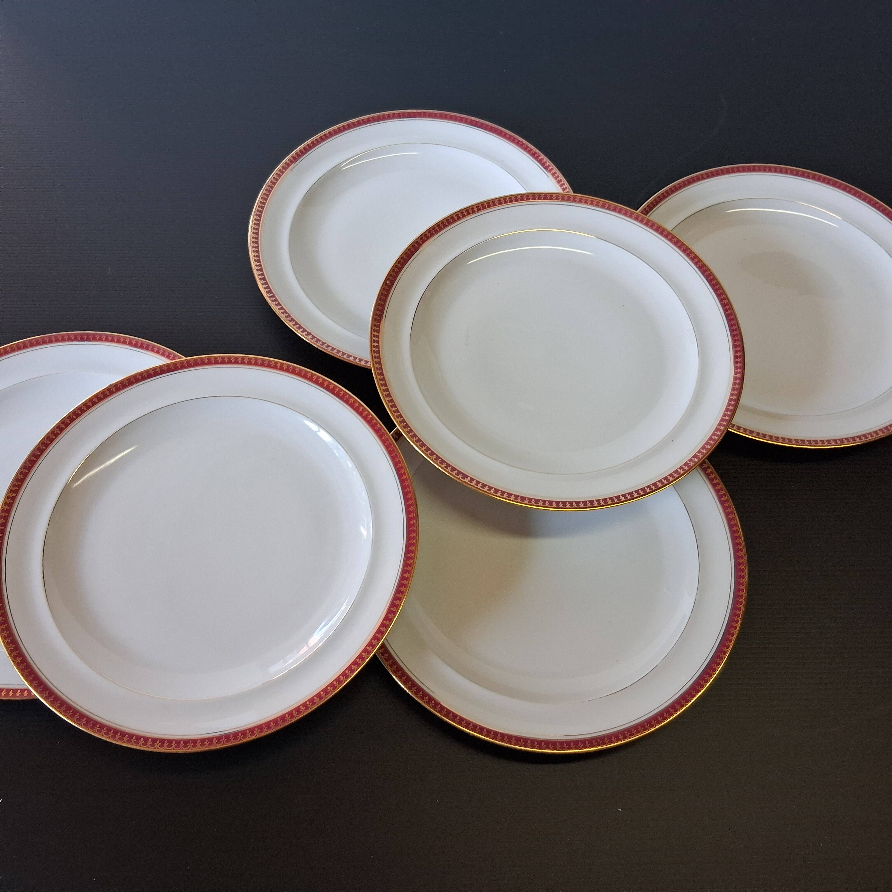 Set of porcelain plates from Chastagner et Cie in good condition.