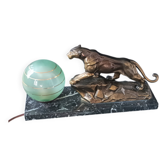 Lampe de bureau panthère en régule sur un socle marbre noir et blanc 1925