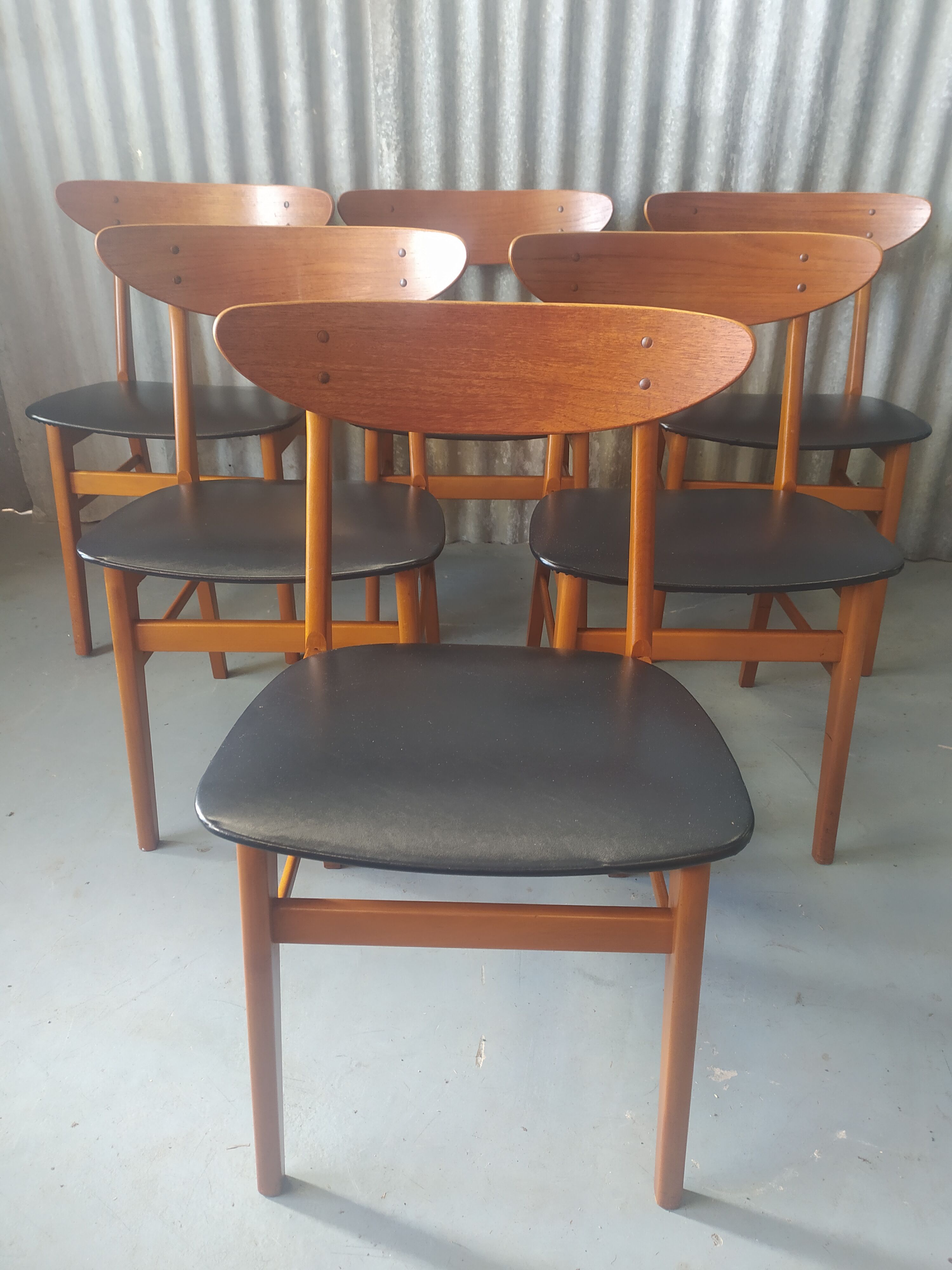 Suite de 6 chaises n°210 en teck Farstrup Mobel